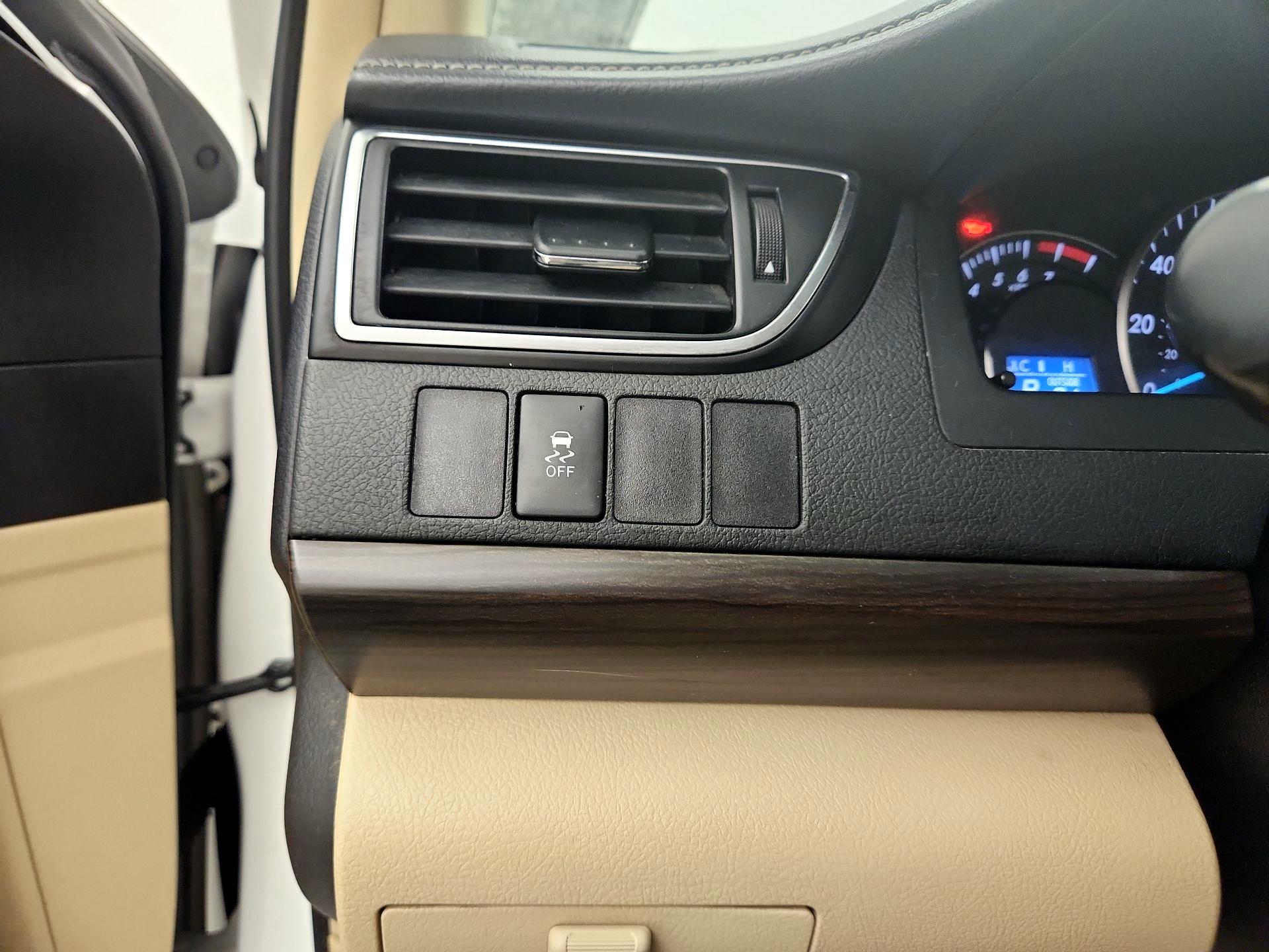 Thumbnail: 2015 Toyota Camry - 13