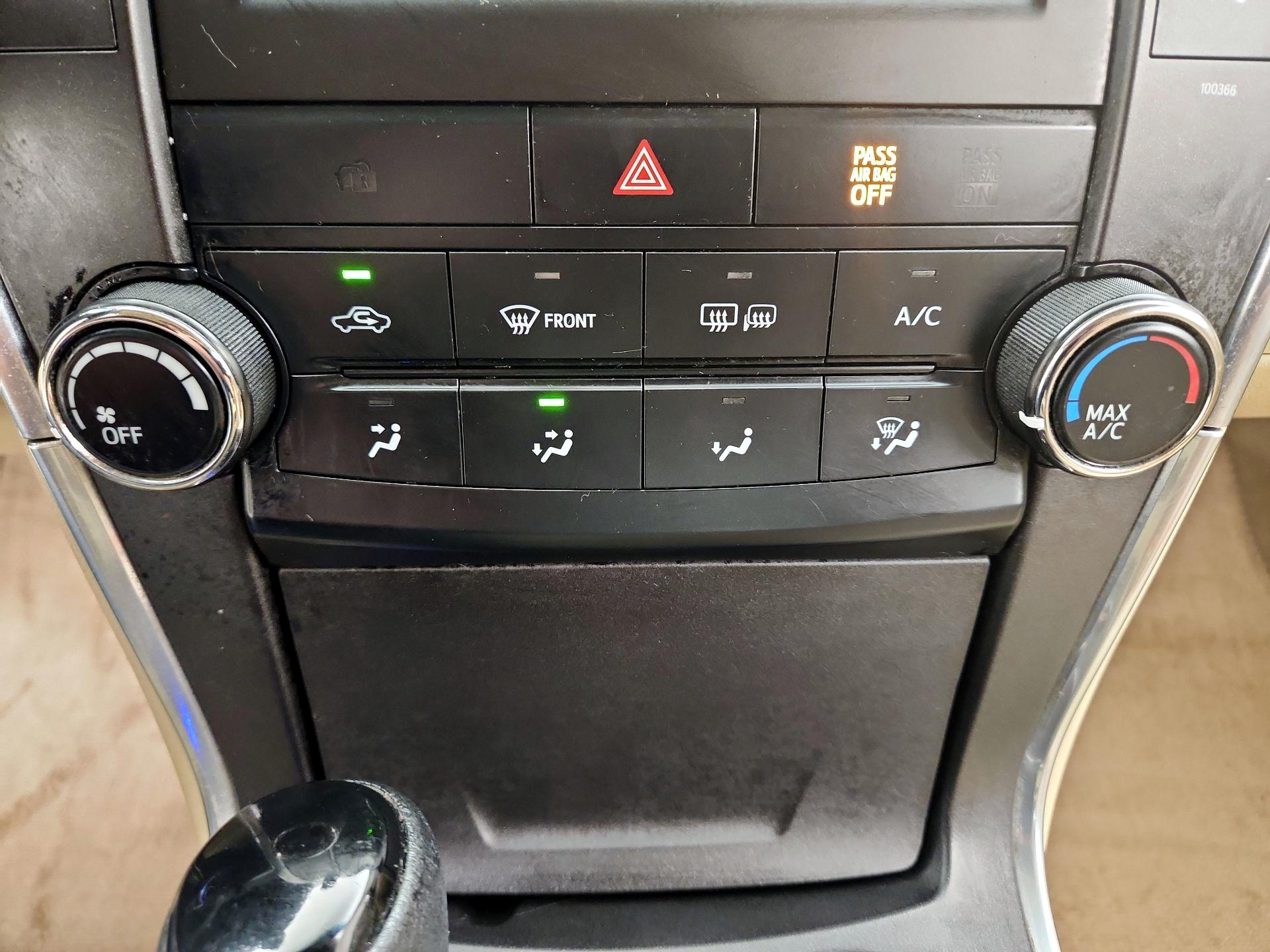 Thumbnail: 2015 Toyota Camry - 16