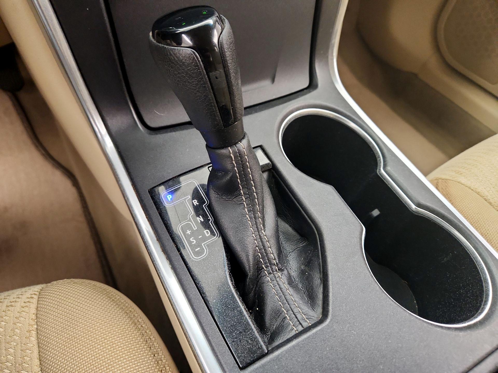 Thumbnail: 2015 Toyota Camry - 17