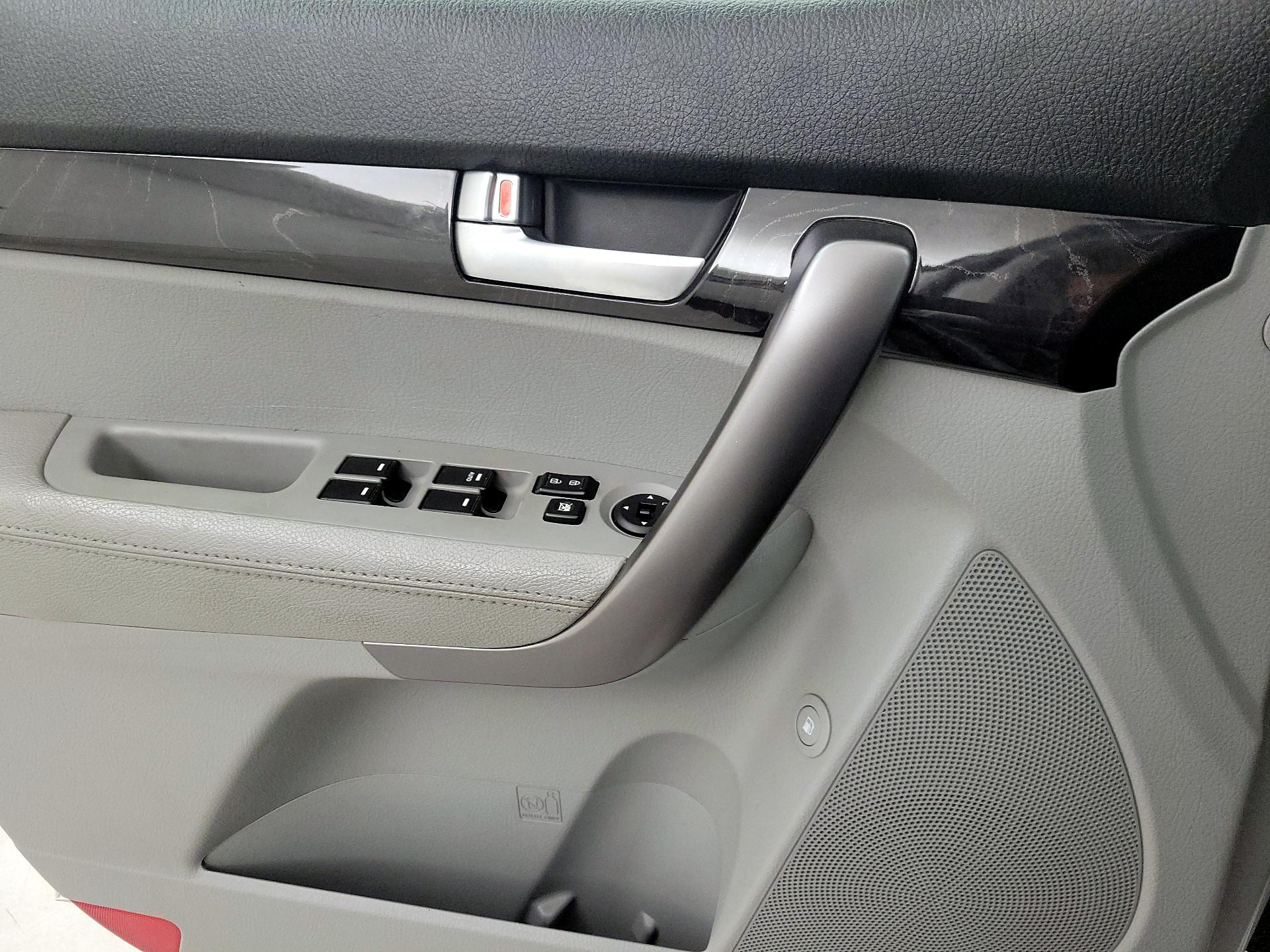 Thumbnail: 2014 Kia Sorento - 12