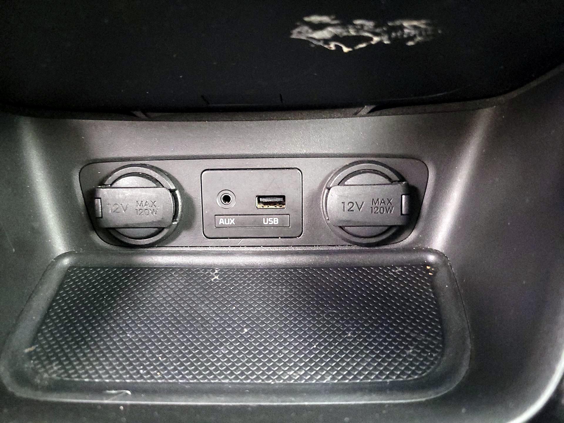 Thumbnail: 2014 Kia Sorento - 17