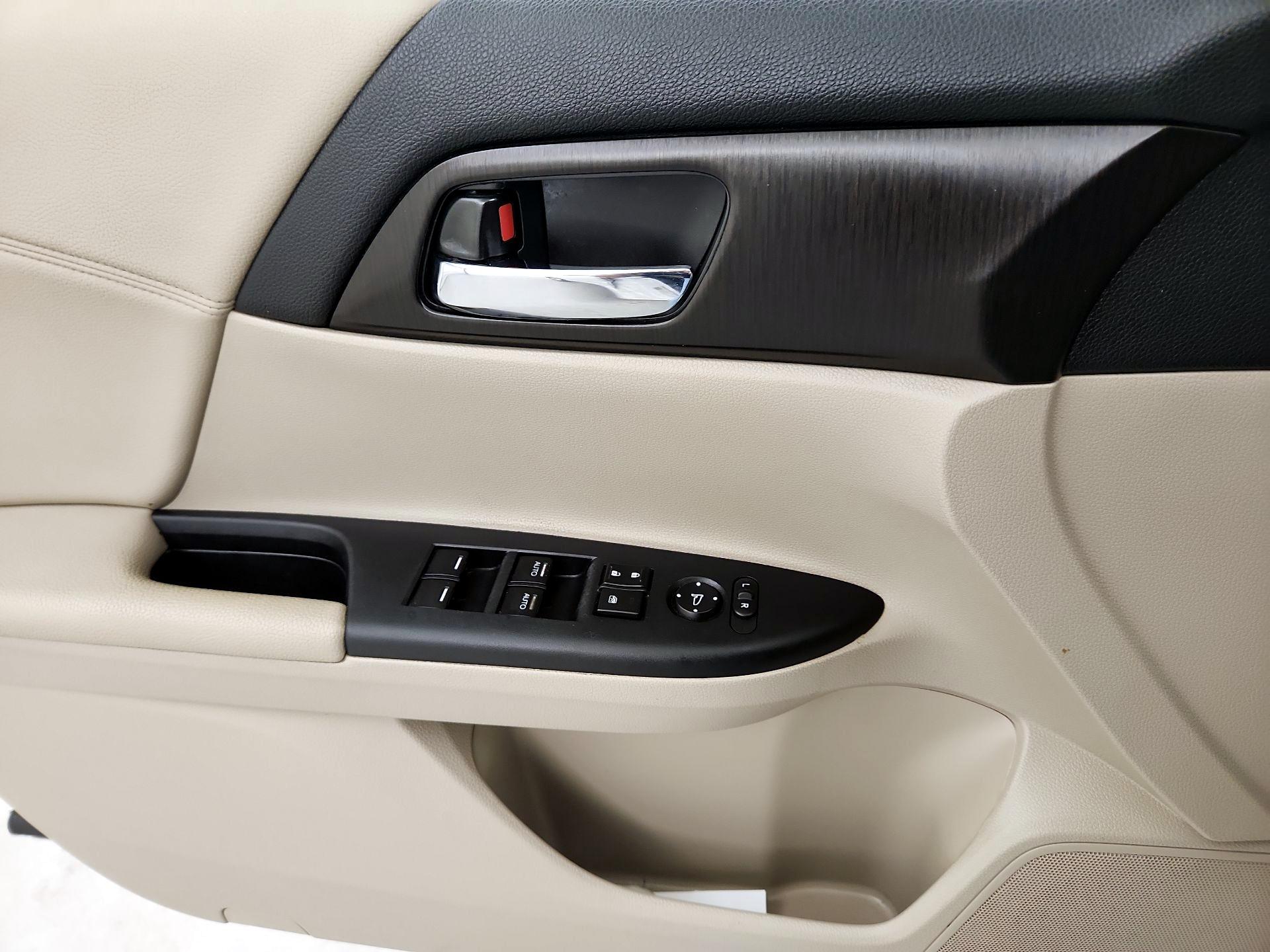 Thumbnail: 2015 Honda Accord - 12