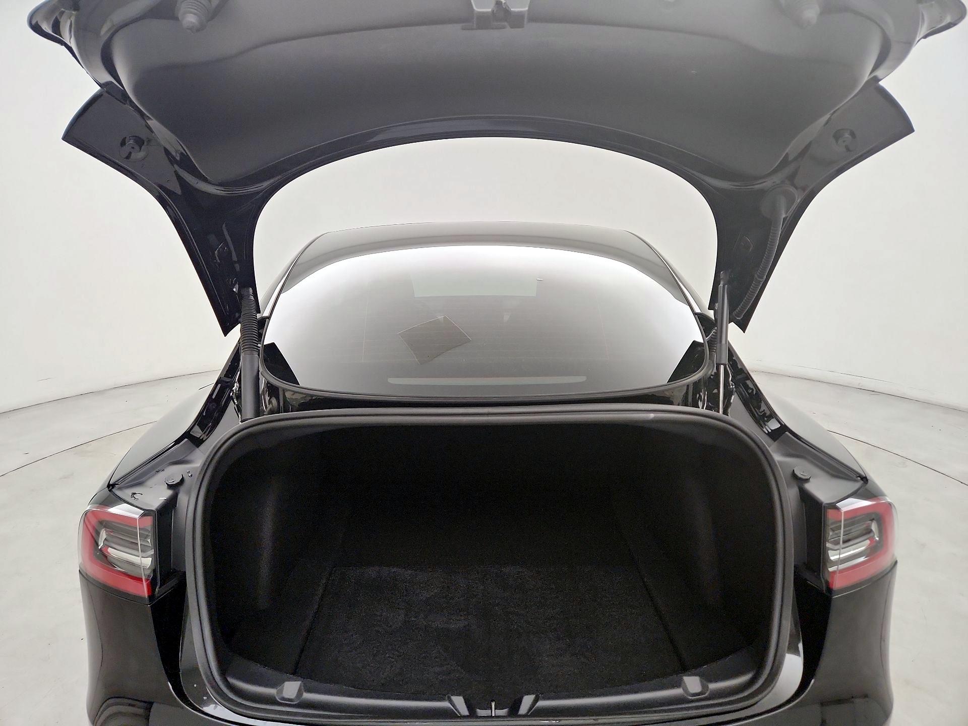 Thumbnail: 2023 Tesla Model 3 - 19