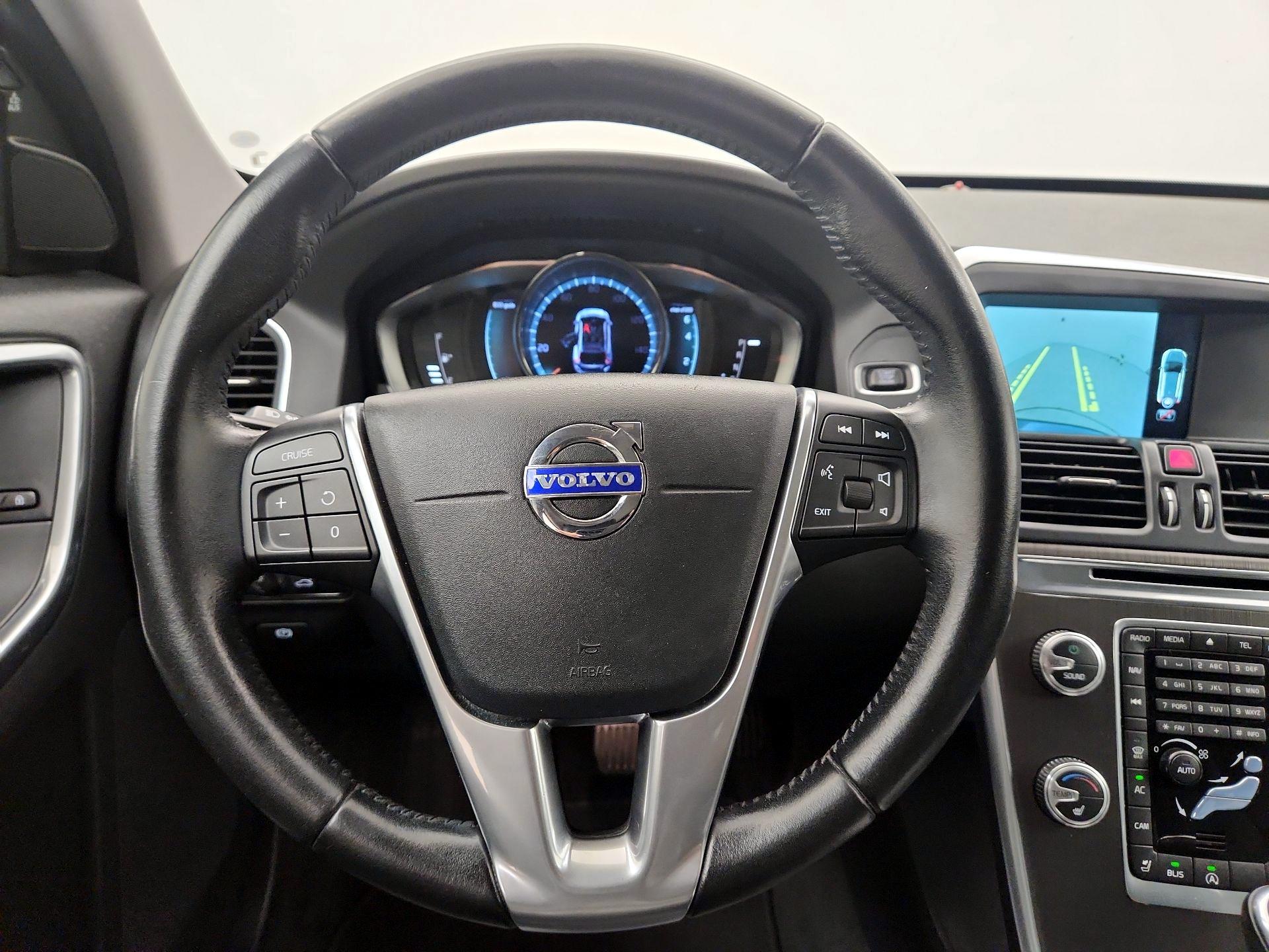 Thumbnail: 2016 Volvo XC60 - 10