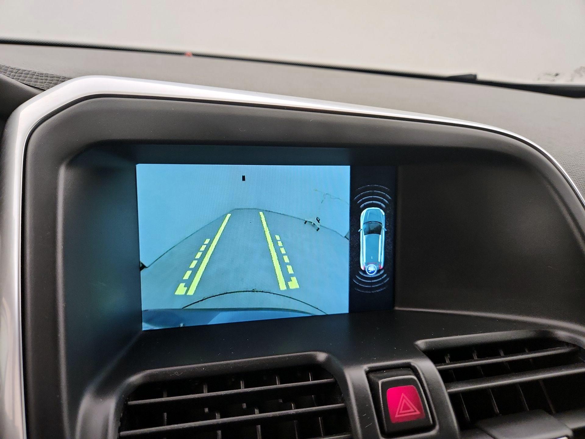 Thumbnail: 2016 Volvo XC60 - 14