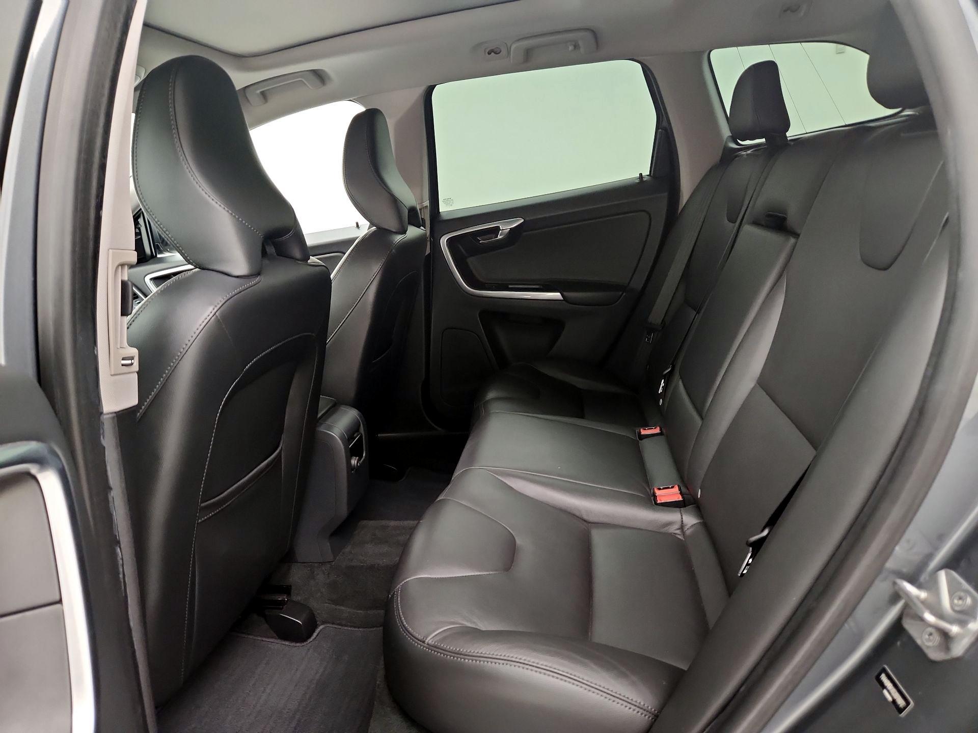 Thumbnail: 2016 Volvo XC60 - 19