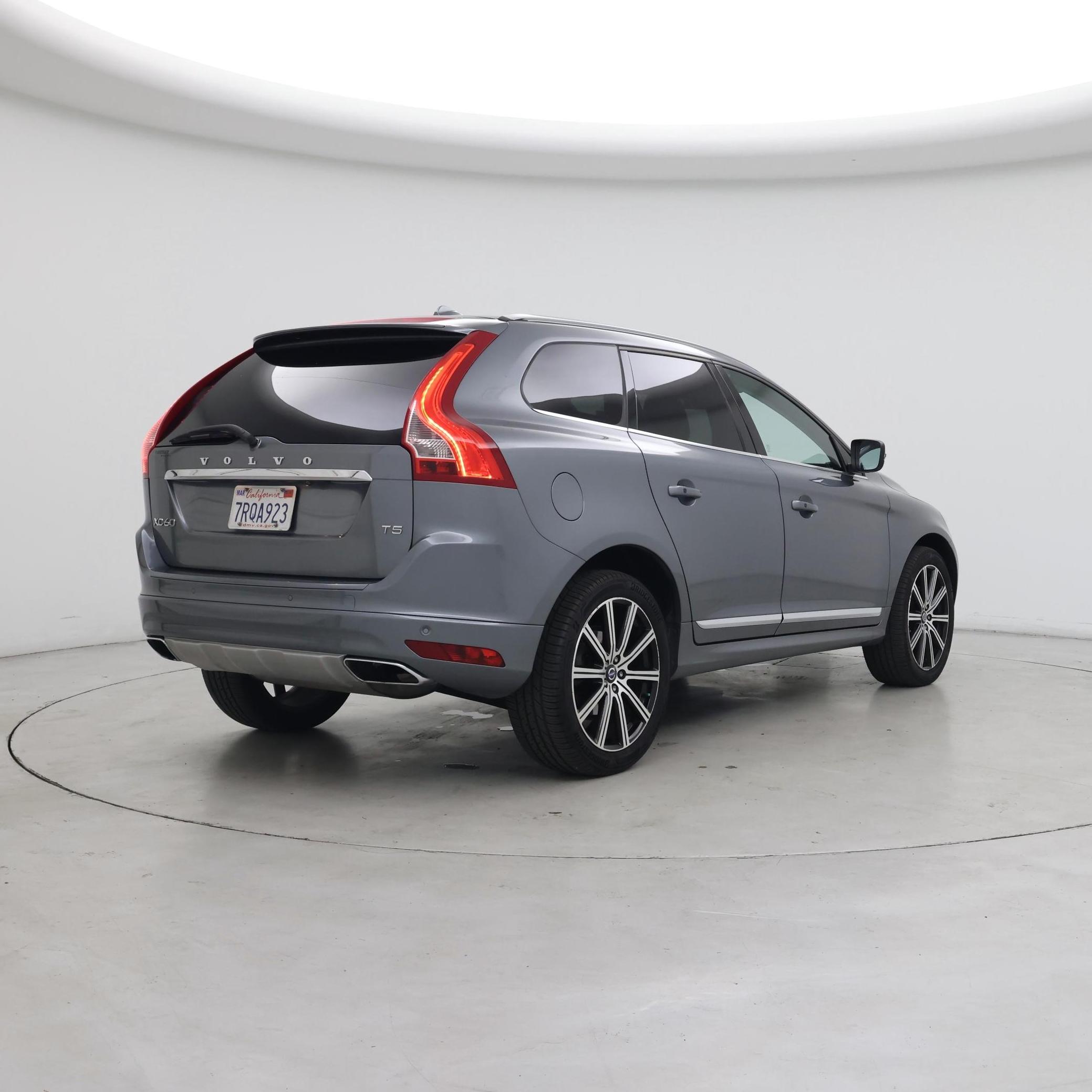 Thumbnail: 2016 Volvo XC60 - 8