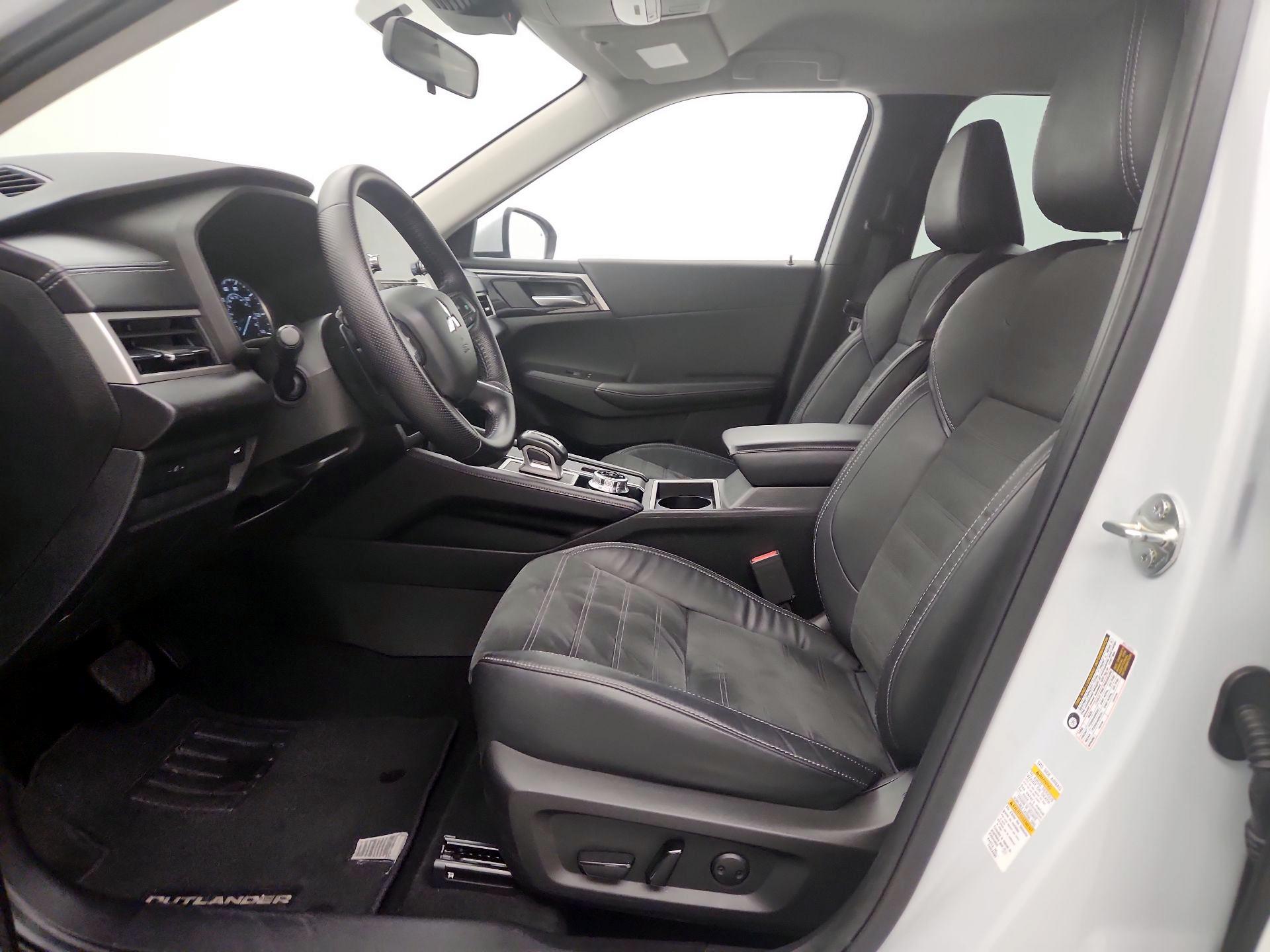 Thumbnail: 2022 Mitsubishi Outlander - 11