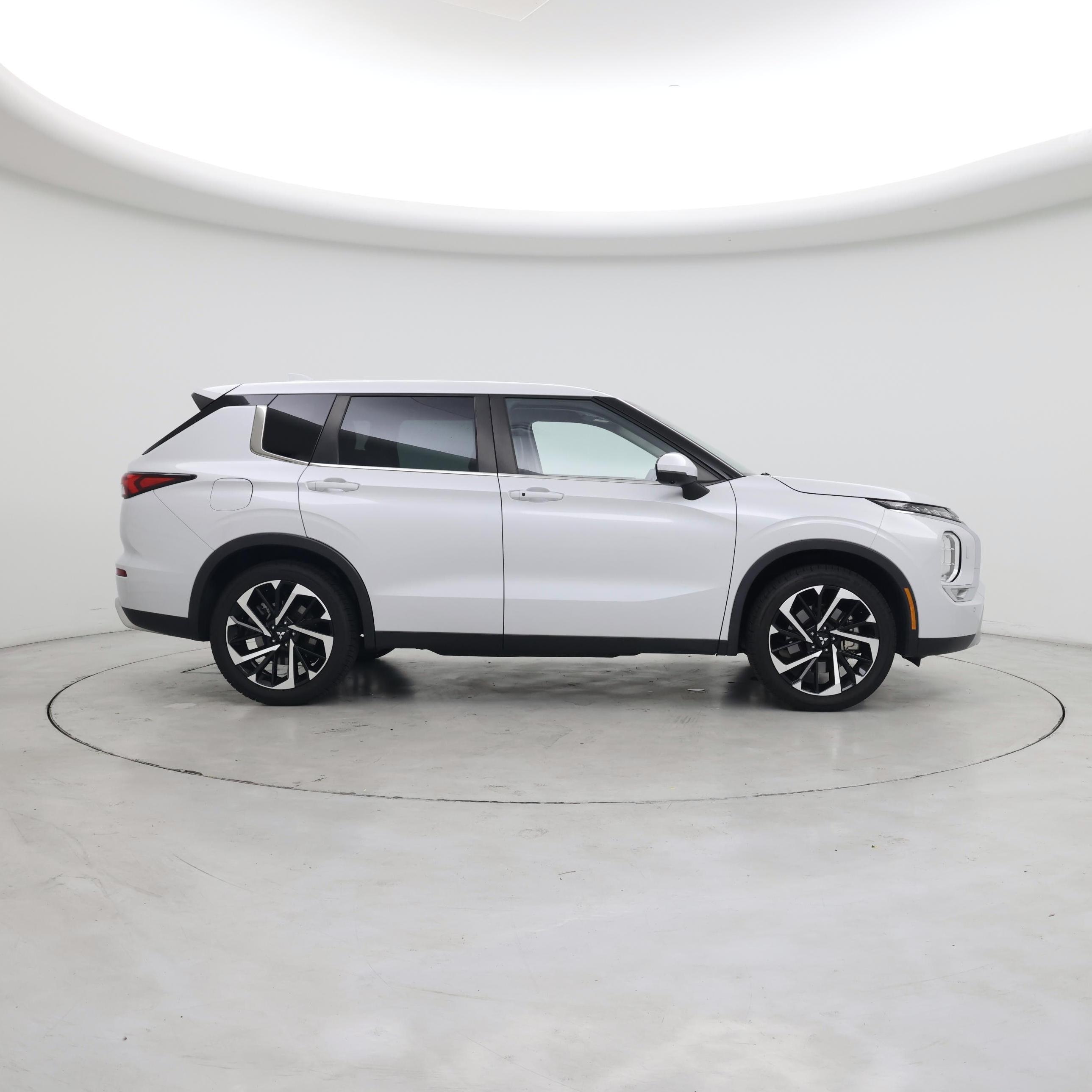 Thumbnail: 2022 Mitsubishi Outlander - 7