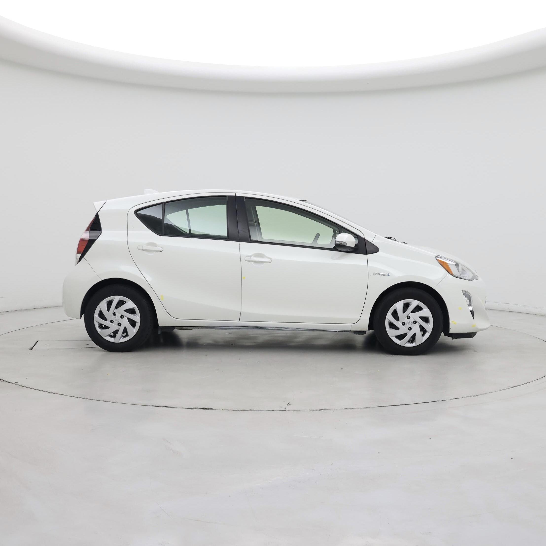Thumbnail: 2015 Toyota Prius - 7