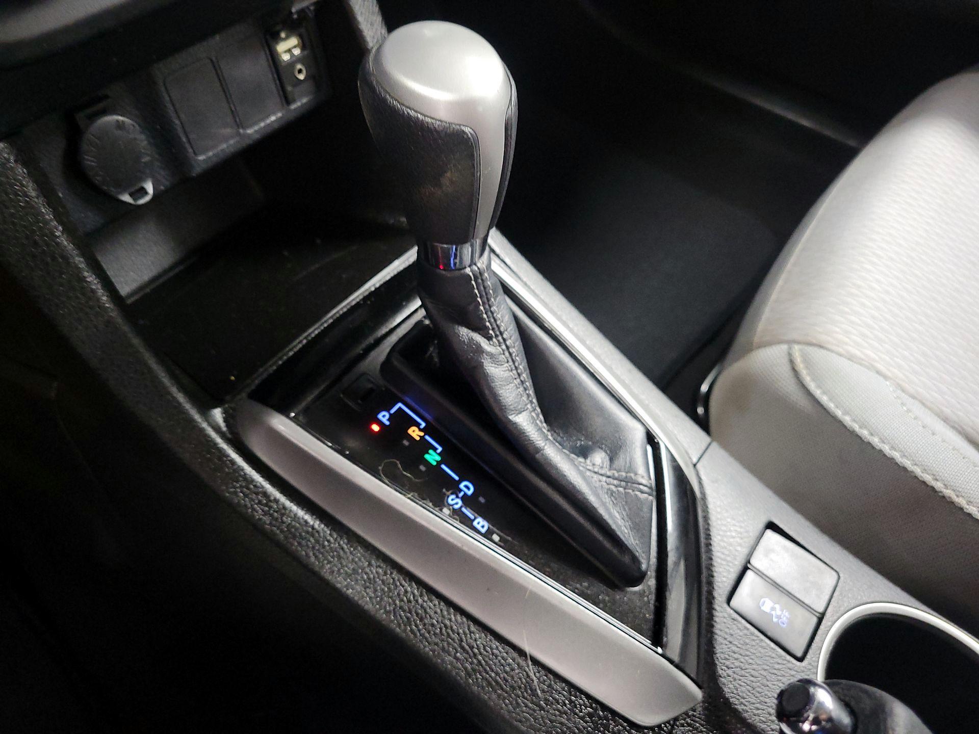 Thumbnail: 2014 Toyota Corolla - 16