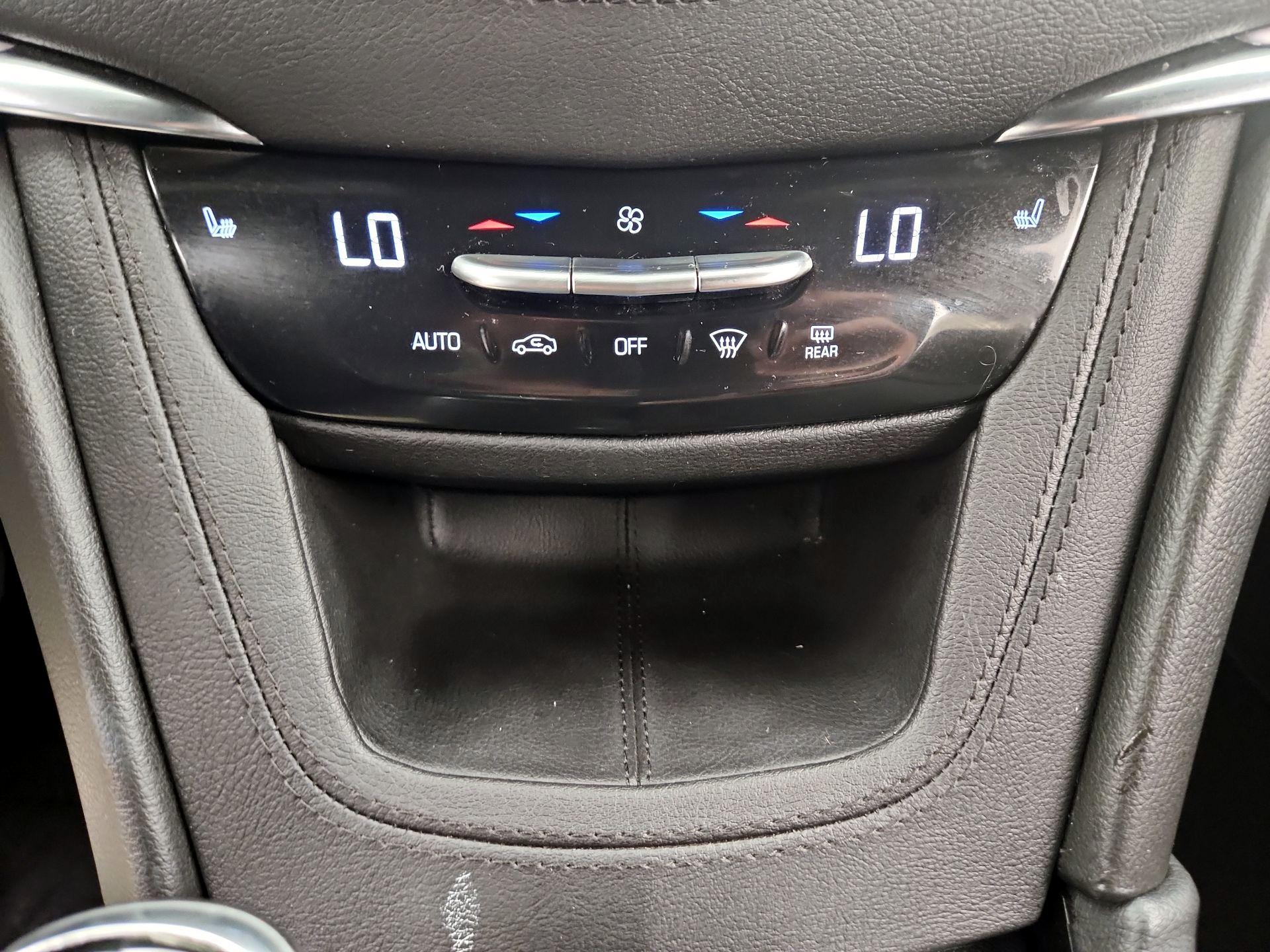 Thumbnail: 2020 Cadillac XT5 - 16