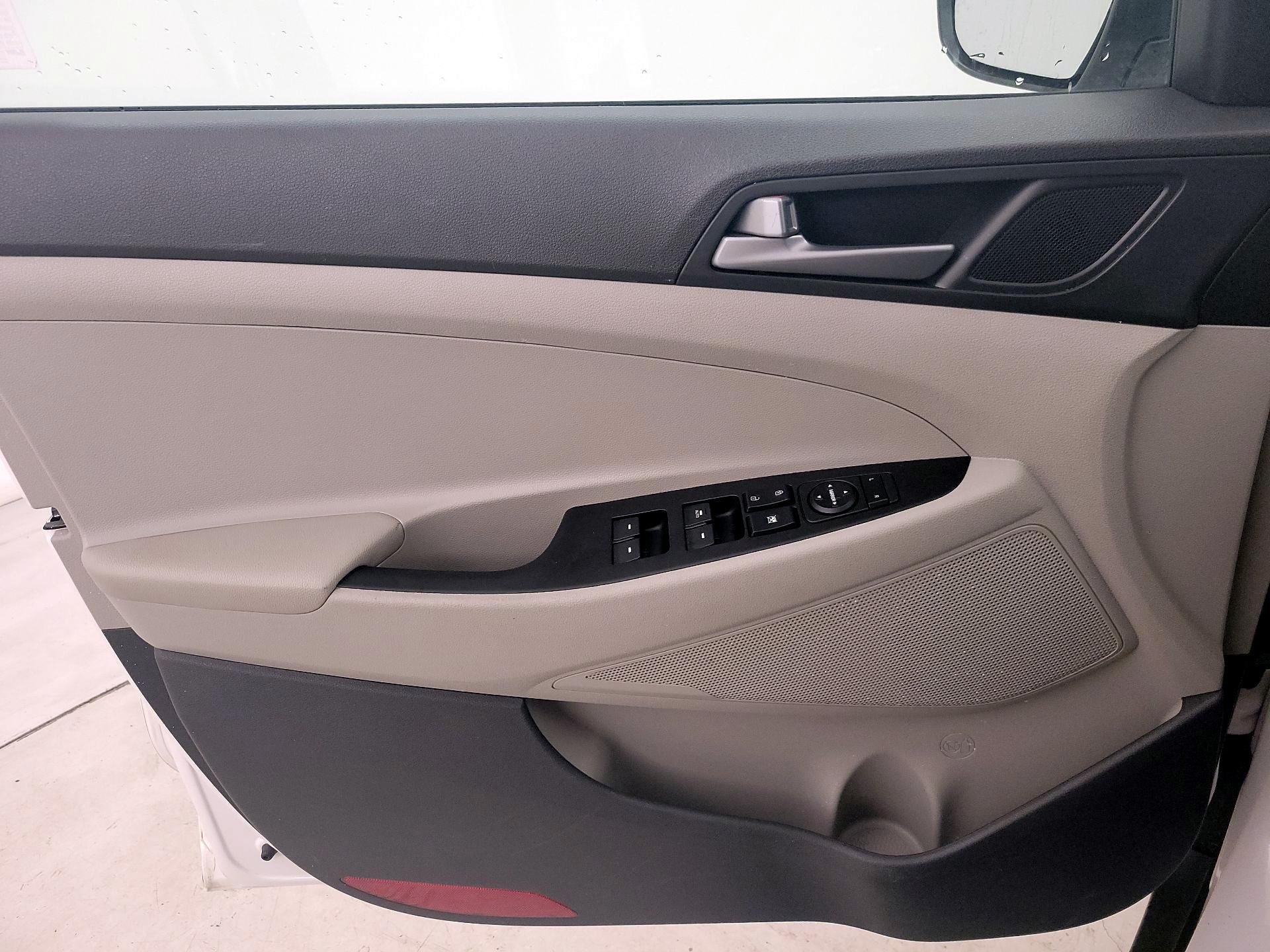 Thumbnail: 2017 Hyundai Tucson - 12