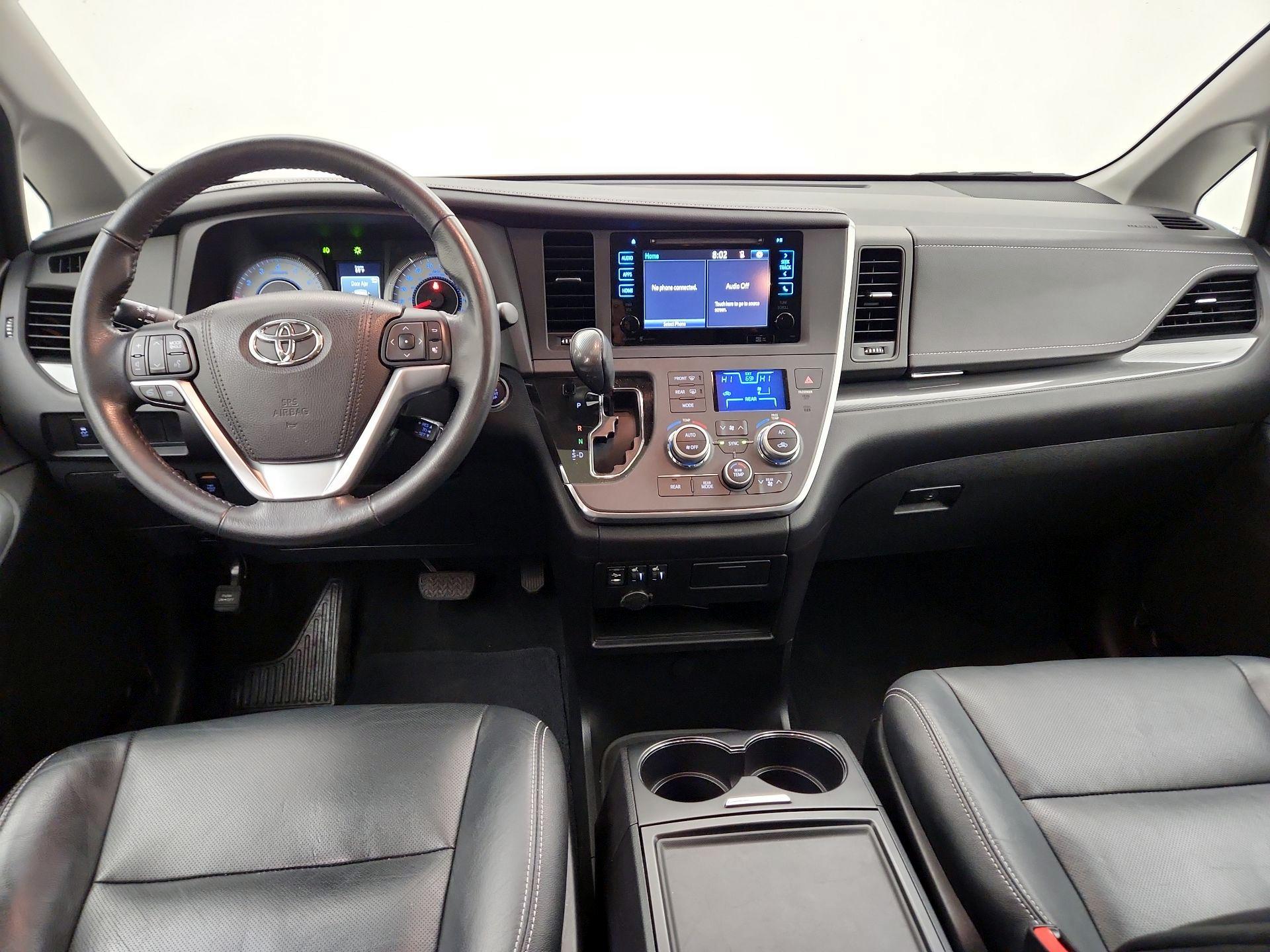 Thumbnail: 2015 Toyota Sienna - 9