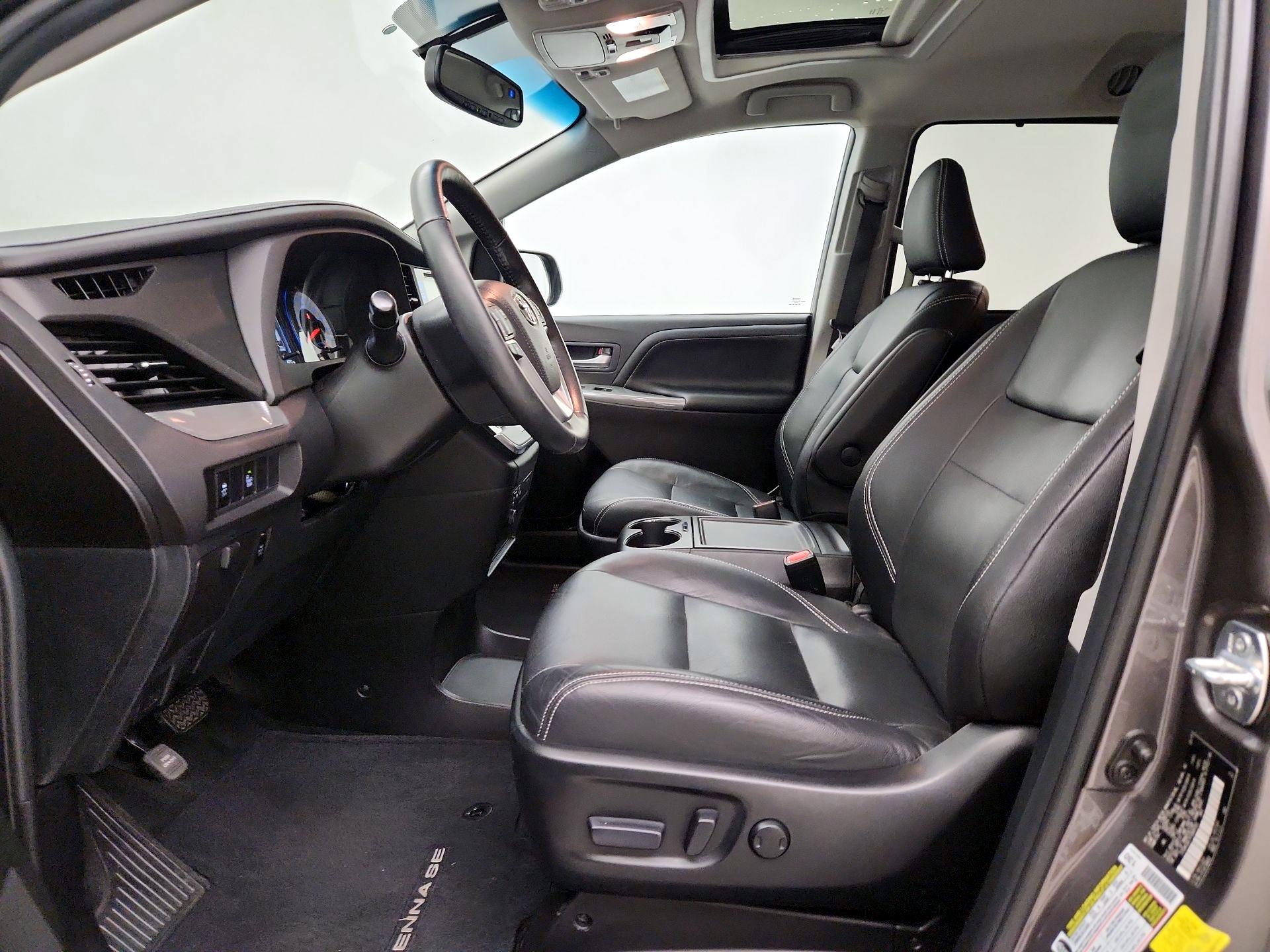Thumbnail: 2015 Toyota Sienna - 11