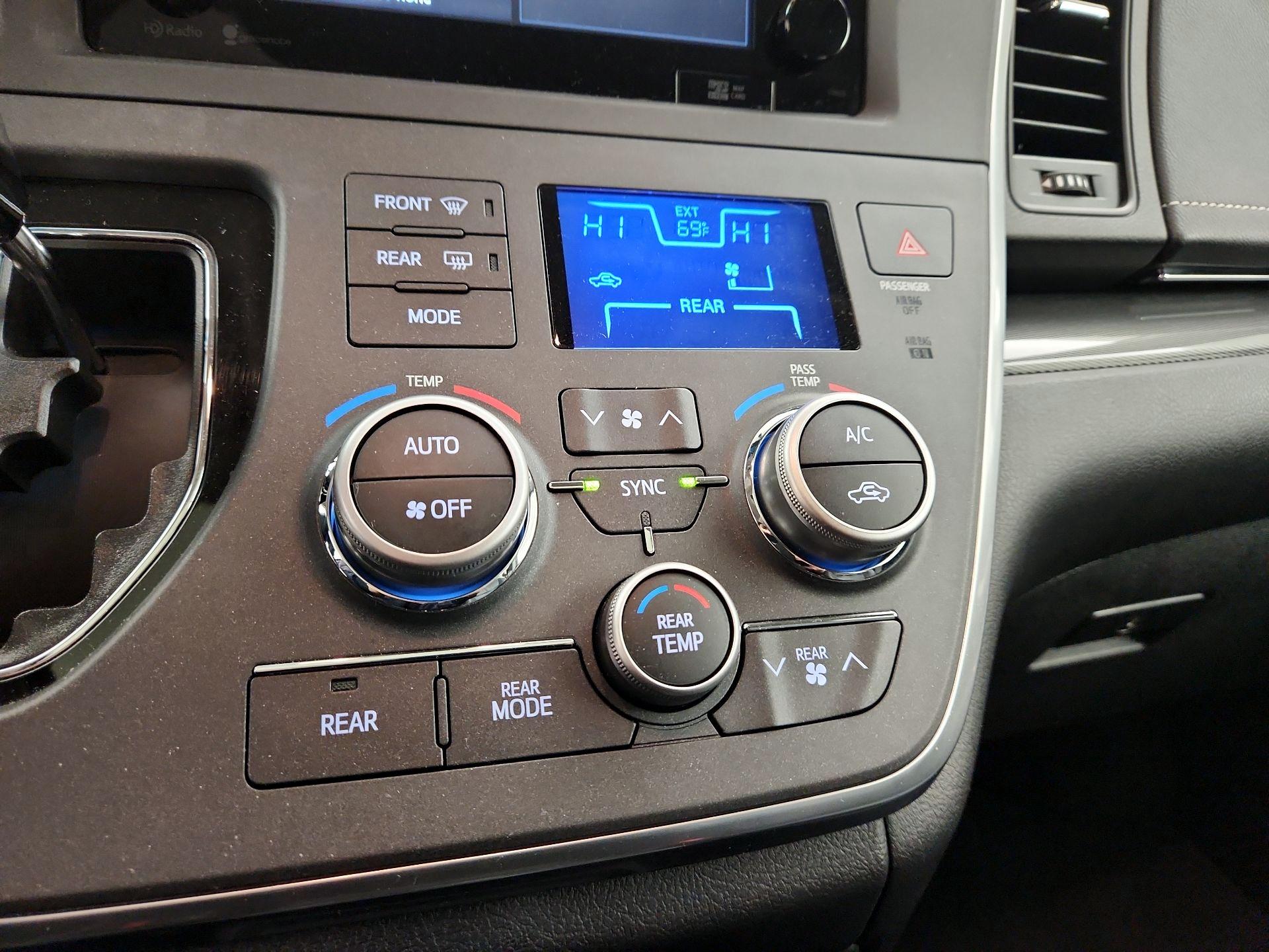 Thumbnail: 2015 Toyota Sienna - 16