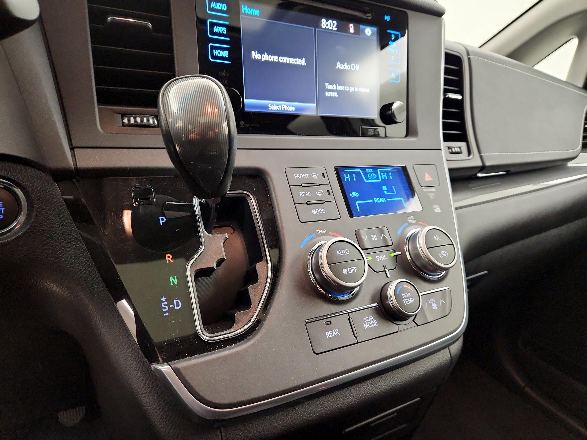 Thumbnail: 2015 Toyota Sienna - 17