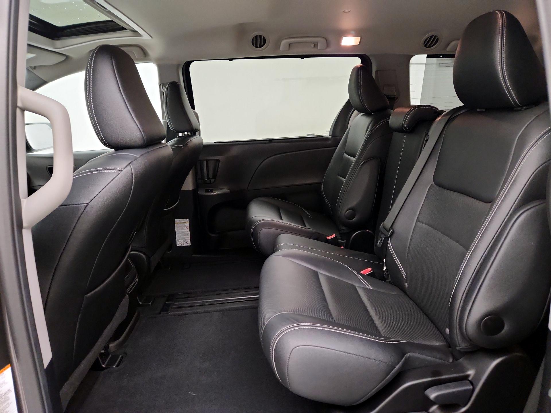 Thumbnail: 2015 Toyota Sienna - 19