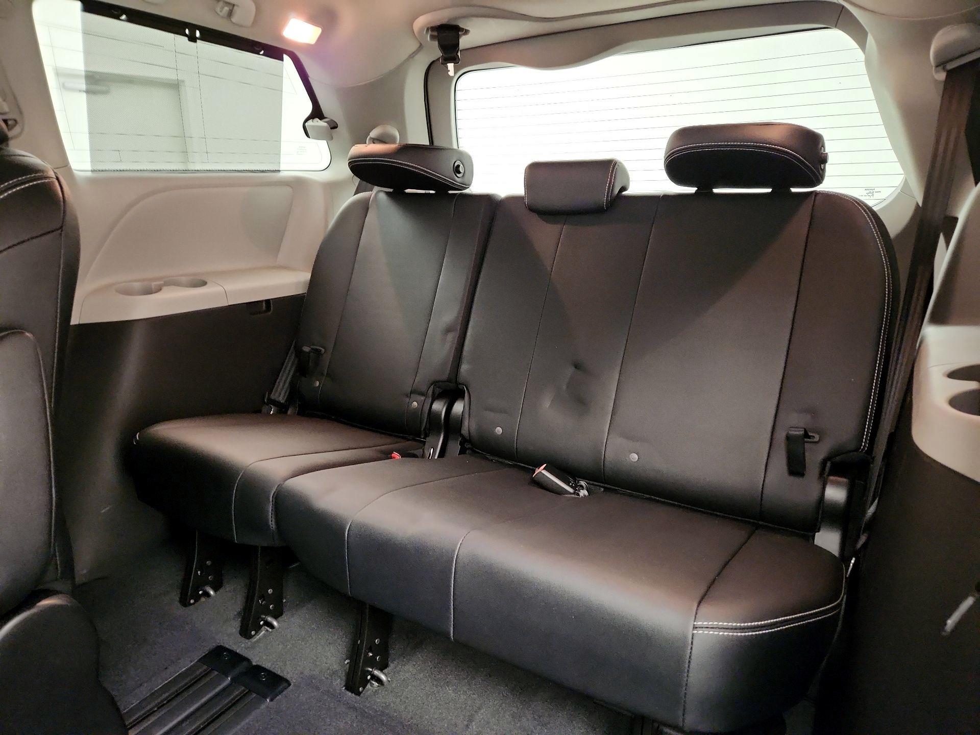 Thumbnail: 2015 Toyota Sienna - 20