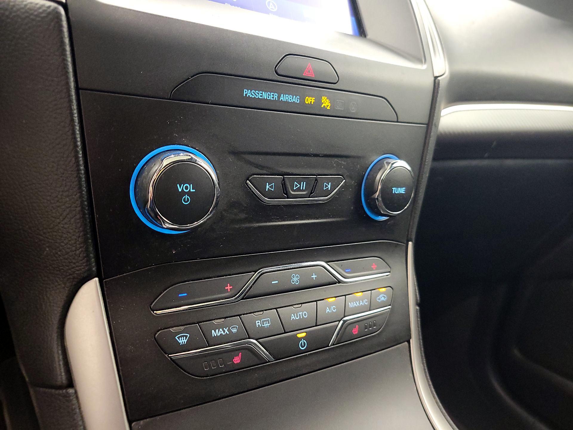 Thumbnail: 2020 Ford Edge - 16