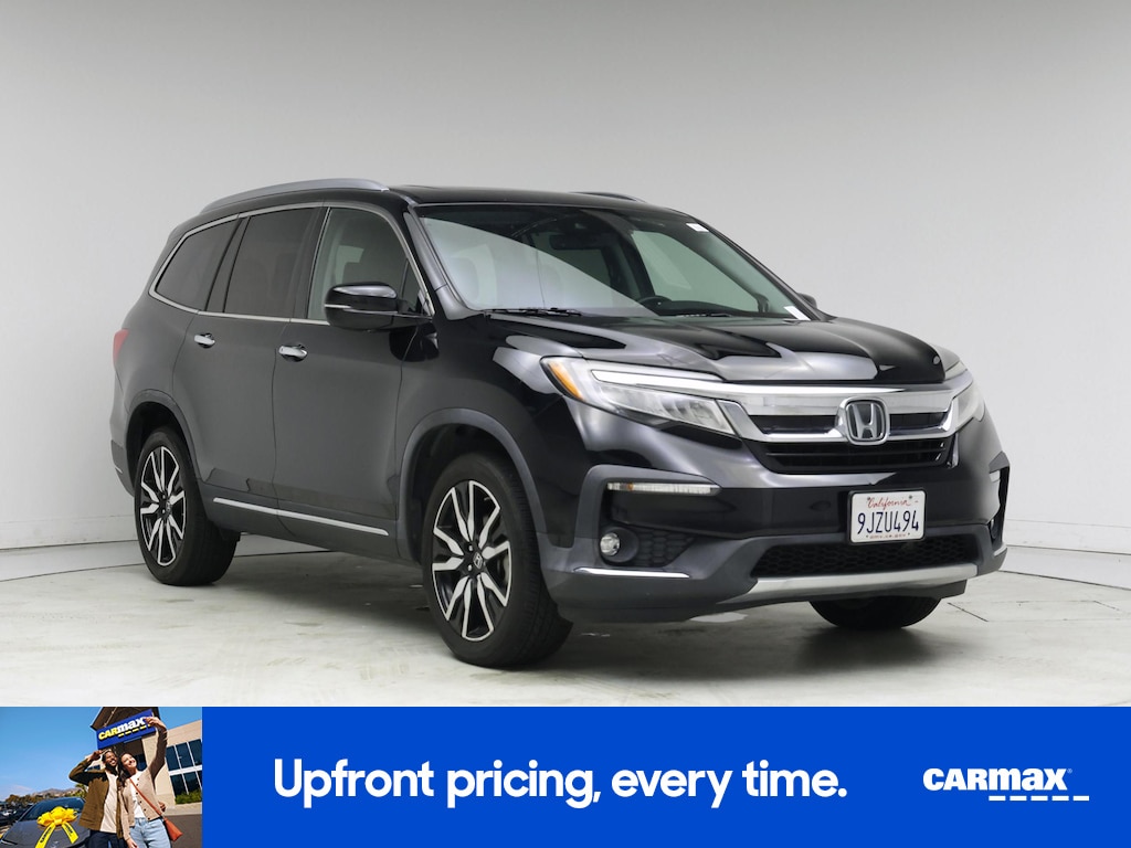 2021 Honda Pilot Touring w/Rear Captain's Chairs