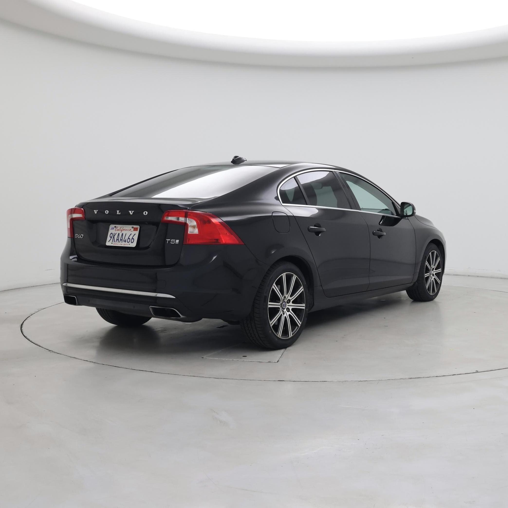 Thumbnail: 2017 Volvo S60 - 8