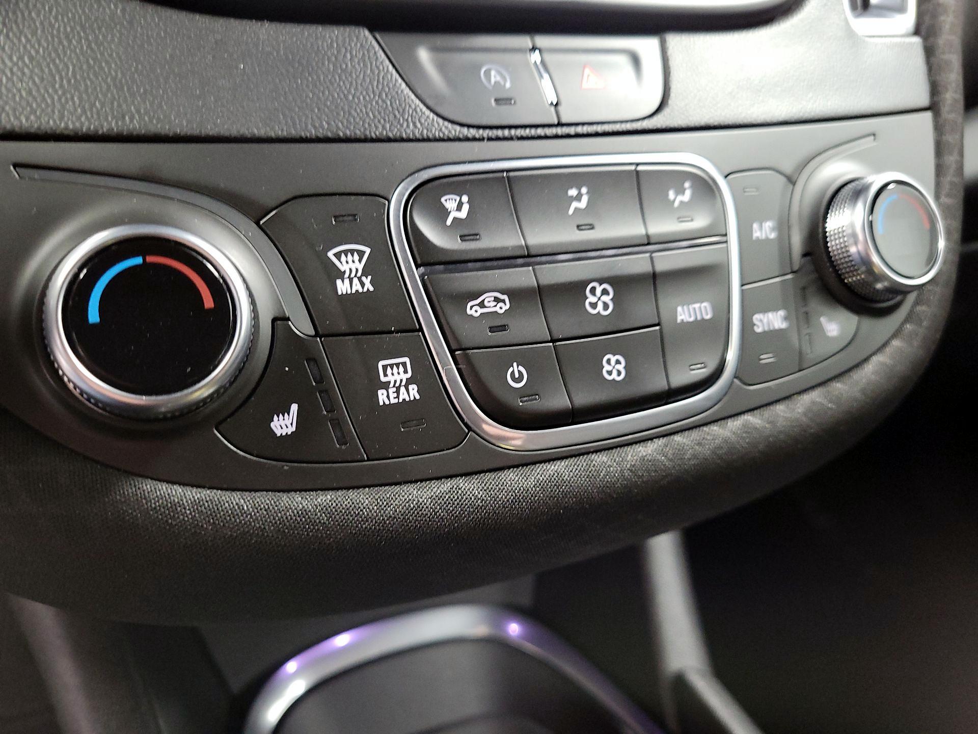 Thumbnail: 2020 Chevrolet Malibu - 16