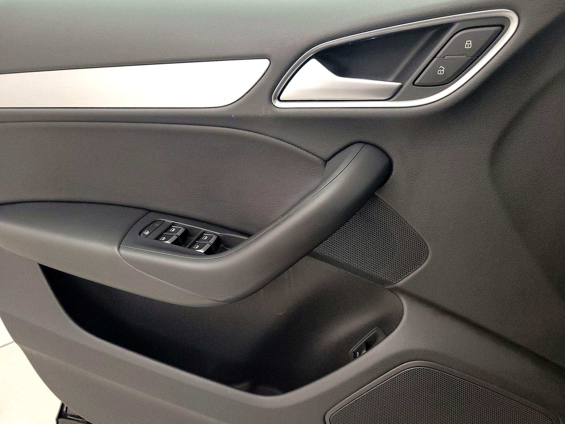 Thumbnail: 2018 Audi Q3 - 12