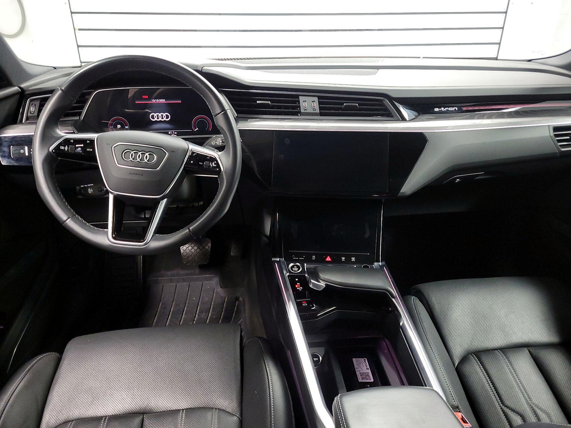 Thumbnail: 2023 Audi e-tron - 9