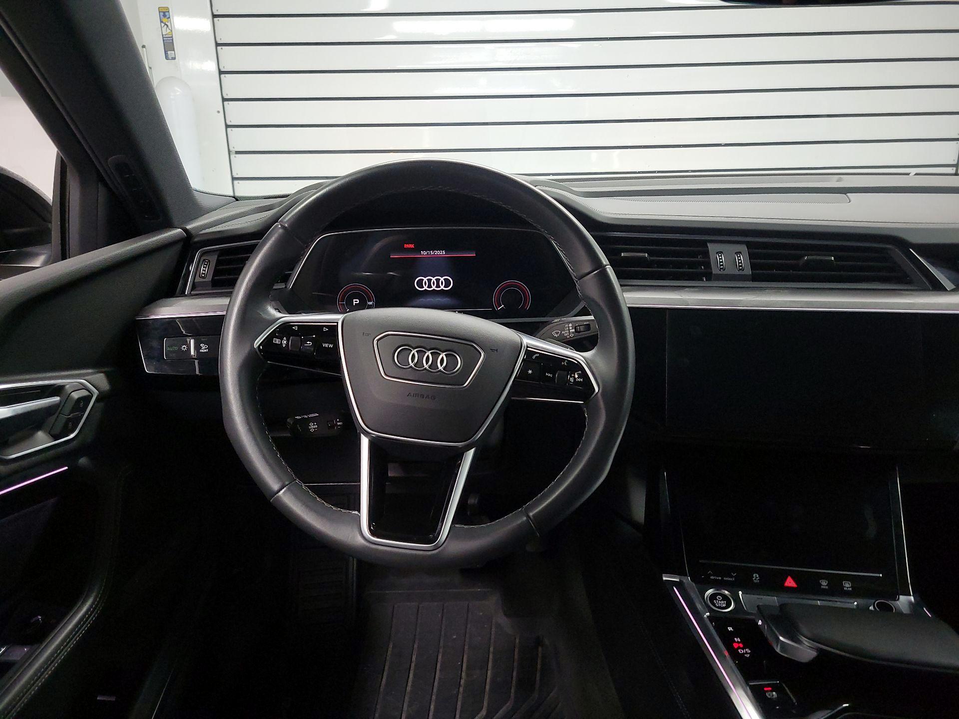 Thumbnail: 2023 Audi e-tron - 10