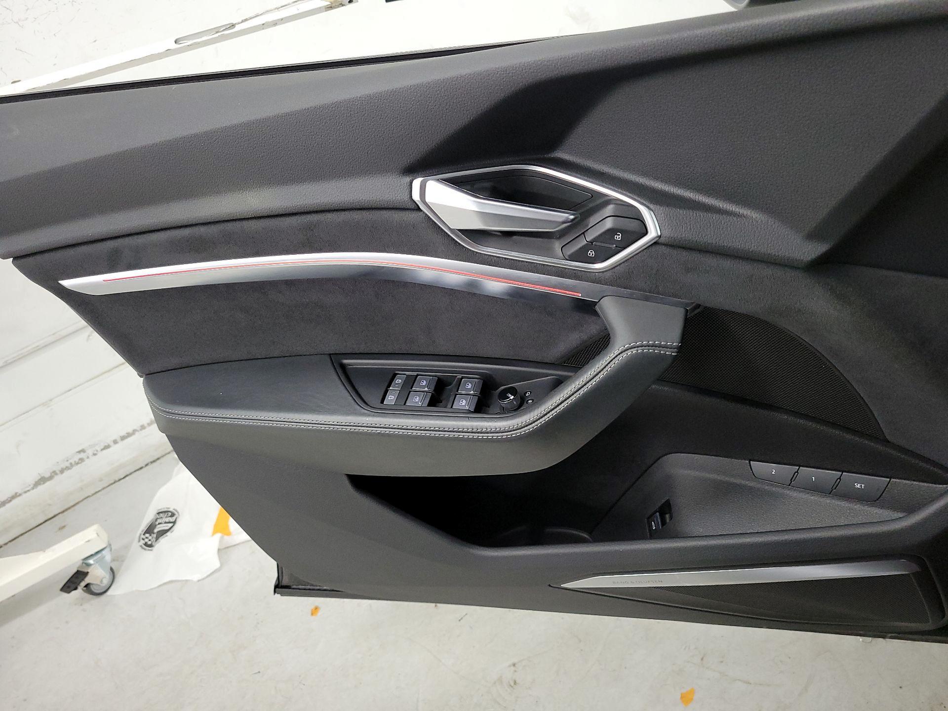 Thumbnail: 2023 Audi e-tron - 12