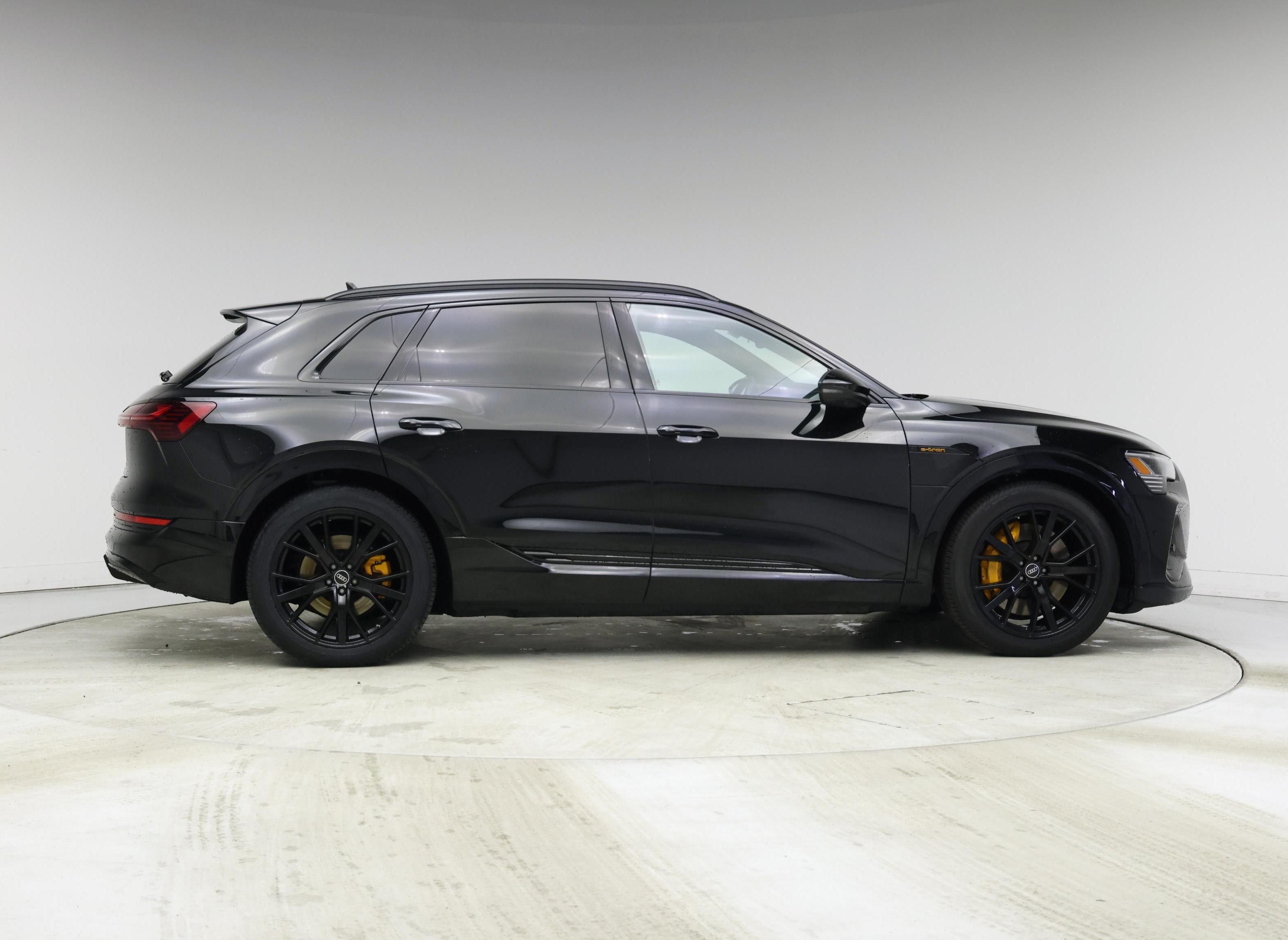 Thumbnail: 2023 Audi e-tron - 7