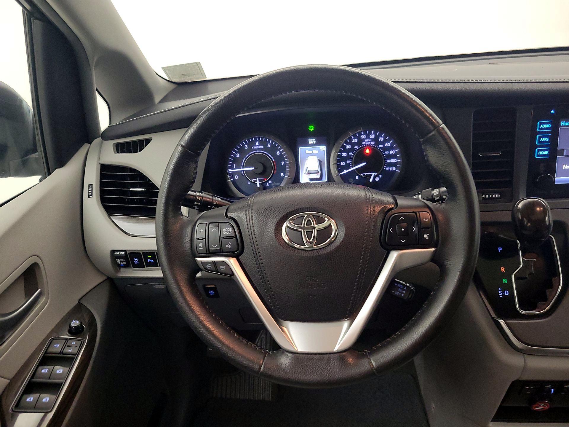 Thumbnail: 2015 Toyota Sienna - 10