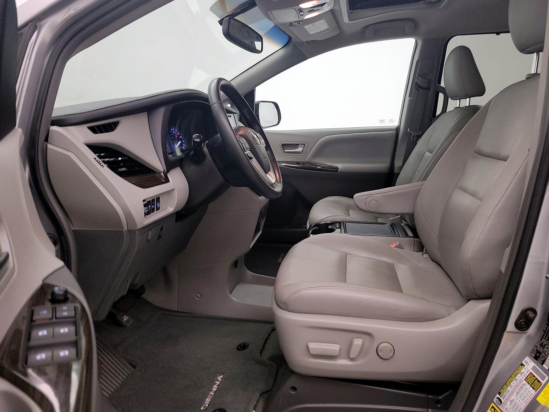 Thumbnail: 2015 Toyota Sienna - 11