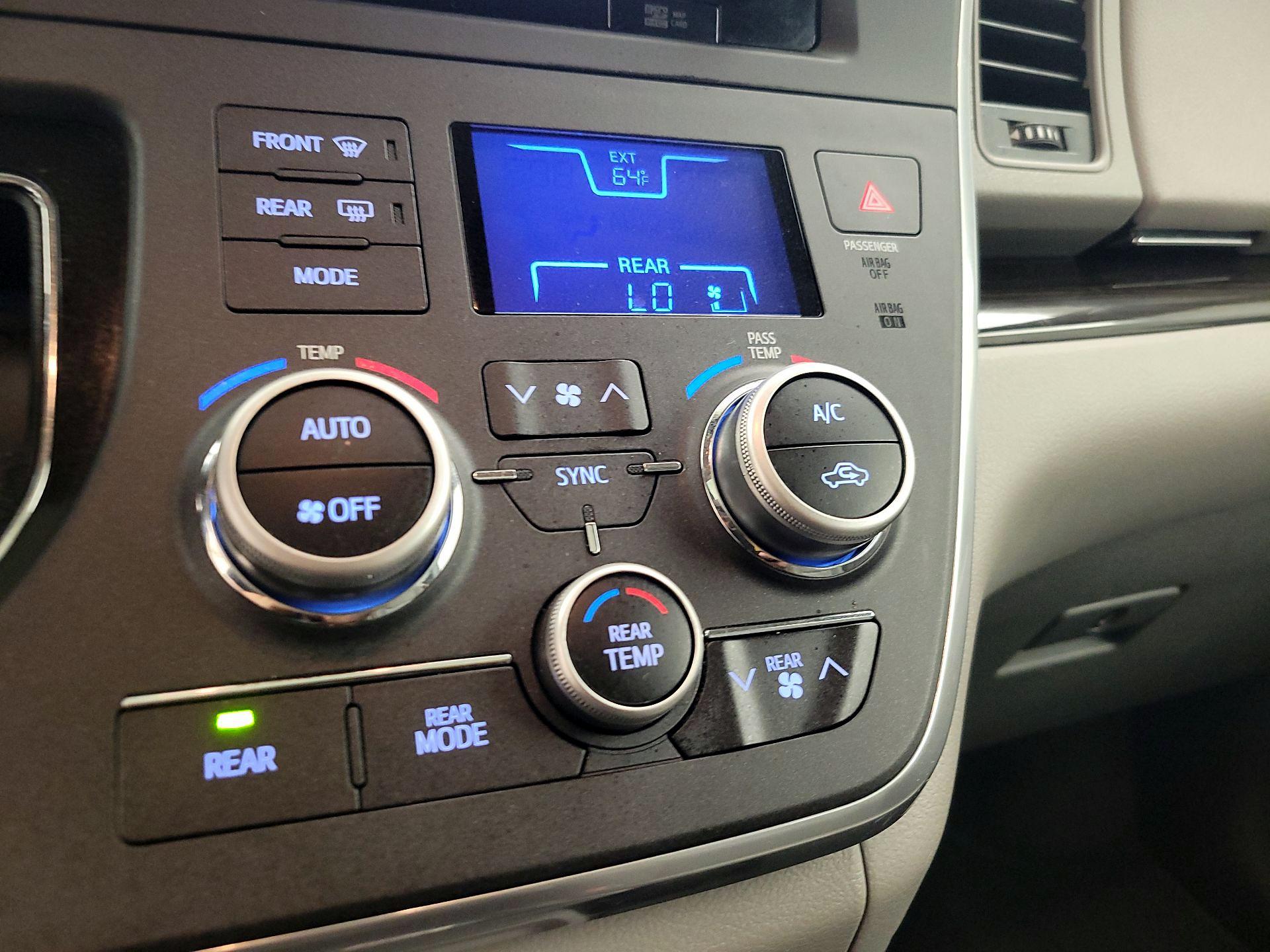 Thumbnail: 2015 Toyota Sienna - 16