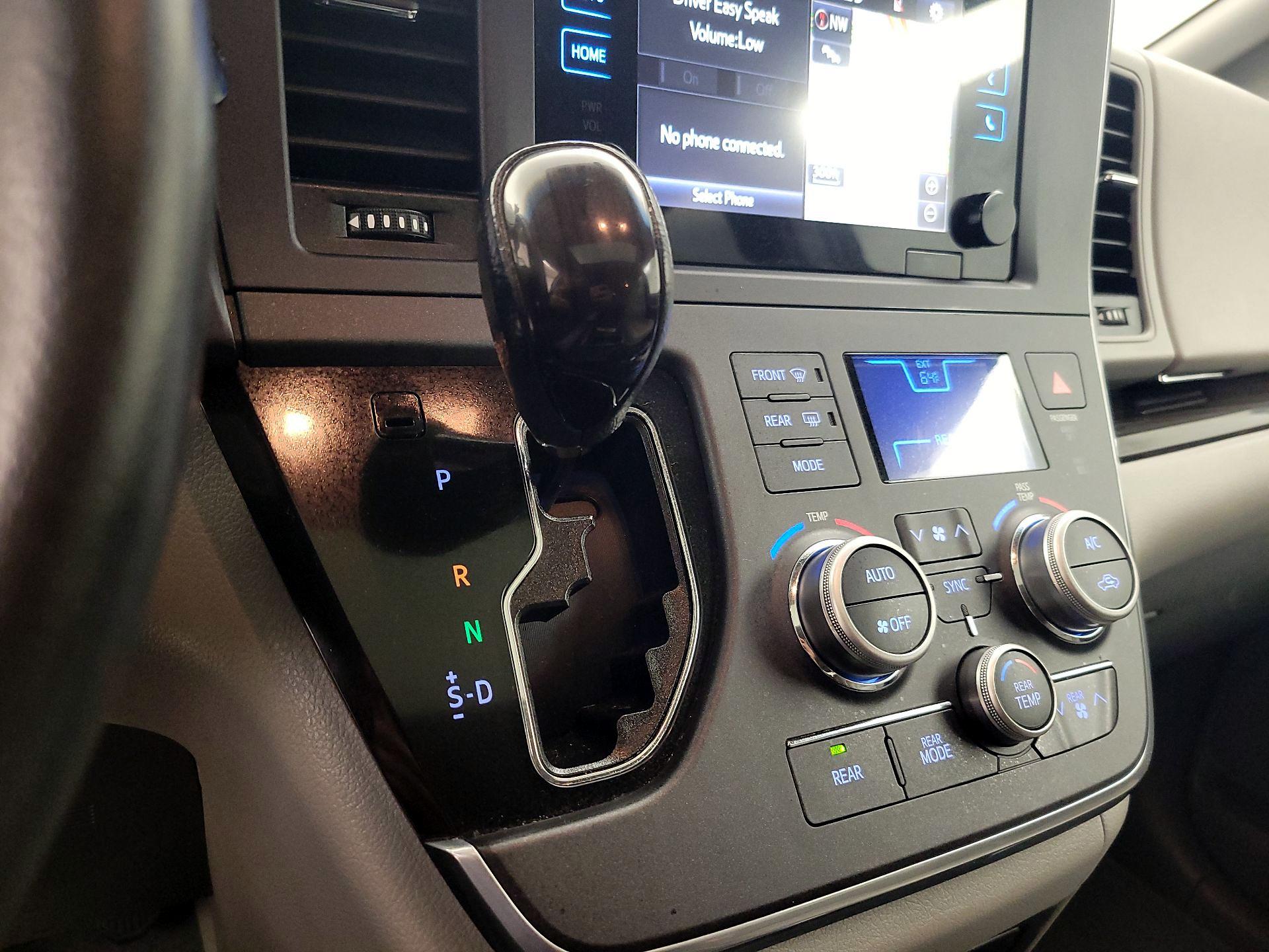 Thumbnail: 2015 Toyota Sienna - 17