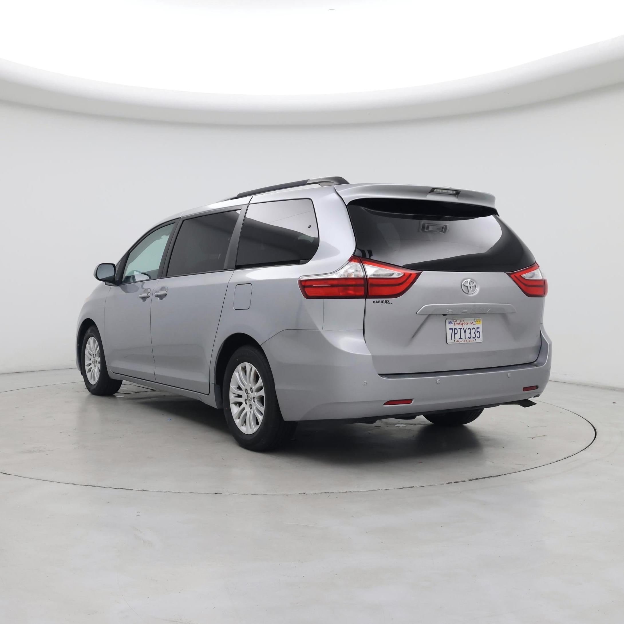Thumbnail: 2015 Toyota Sienna - 2