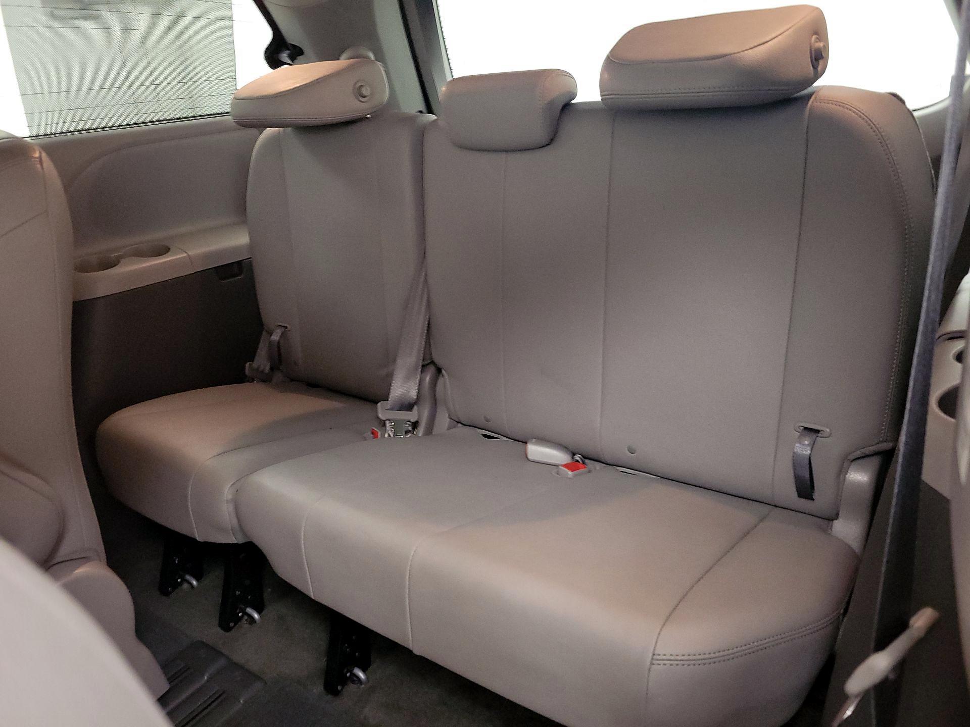 Thumbnail: 2015 Toyota Sienna - 20