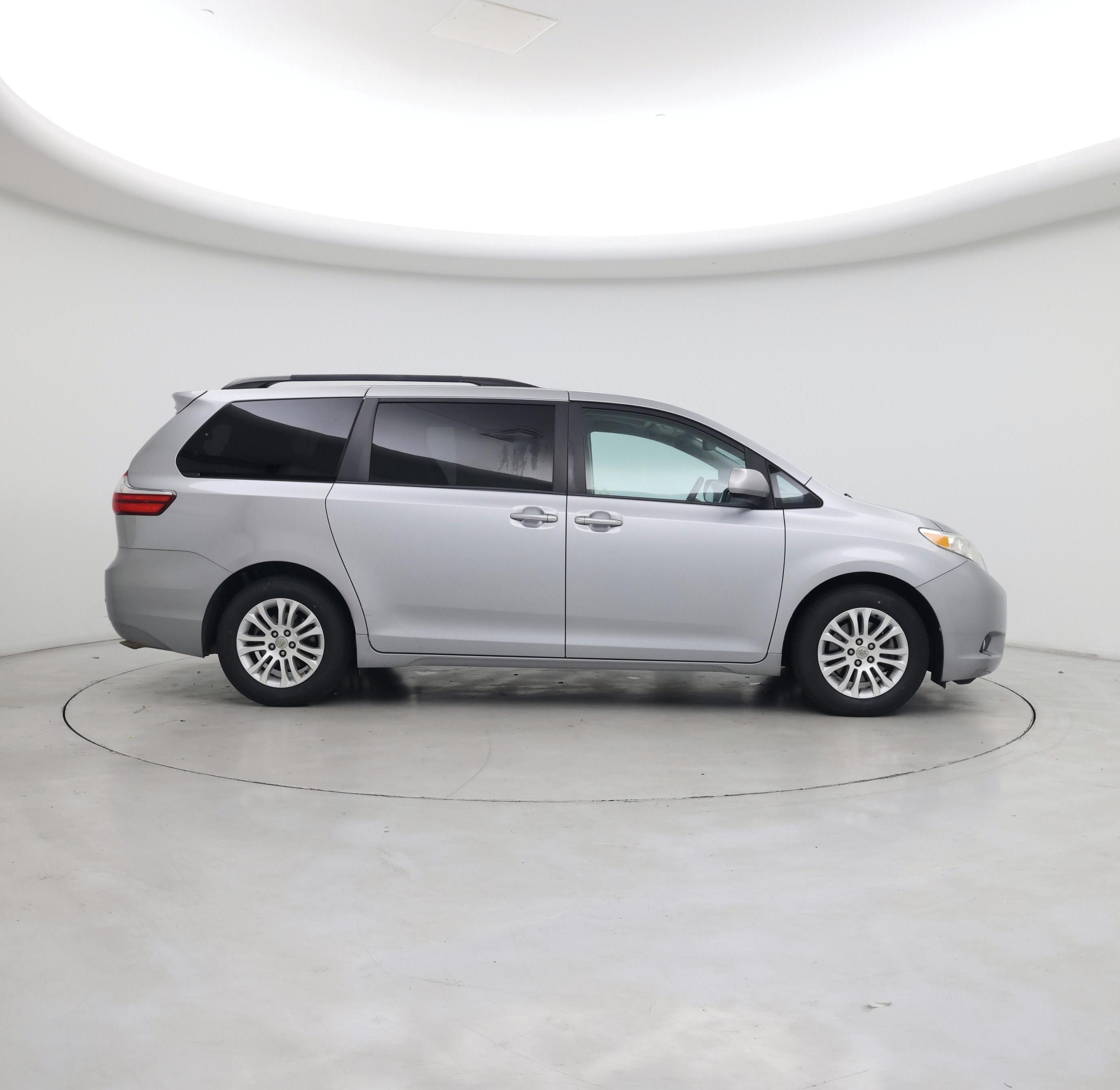 Thumbnail: 2015 Toyota Sienna - 7