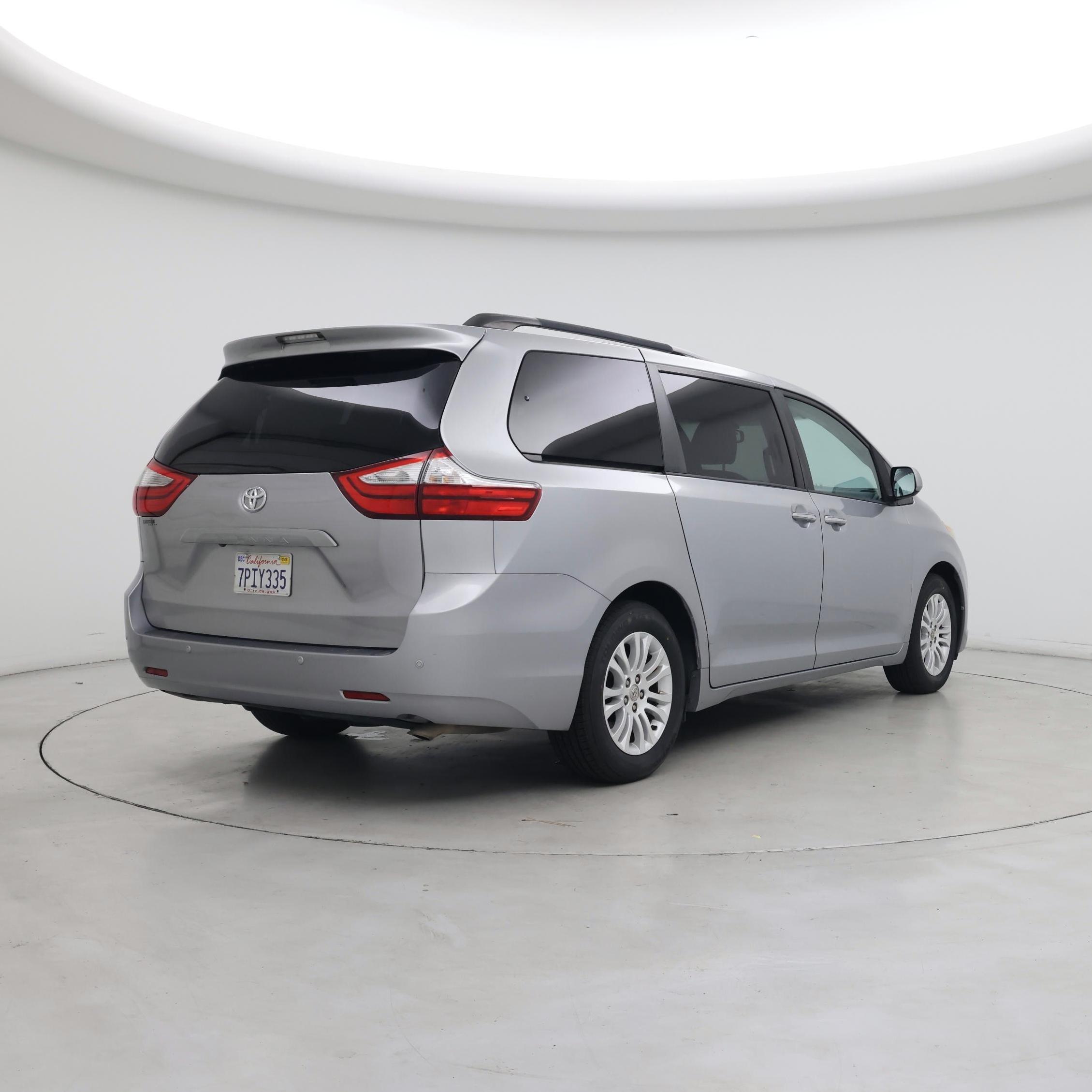 Thumbnail: 2015 Toyota Sienna - 8