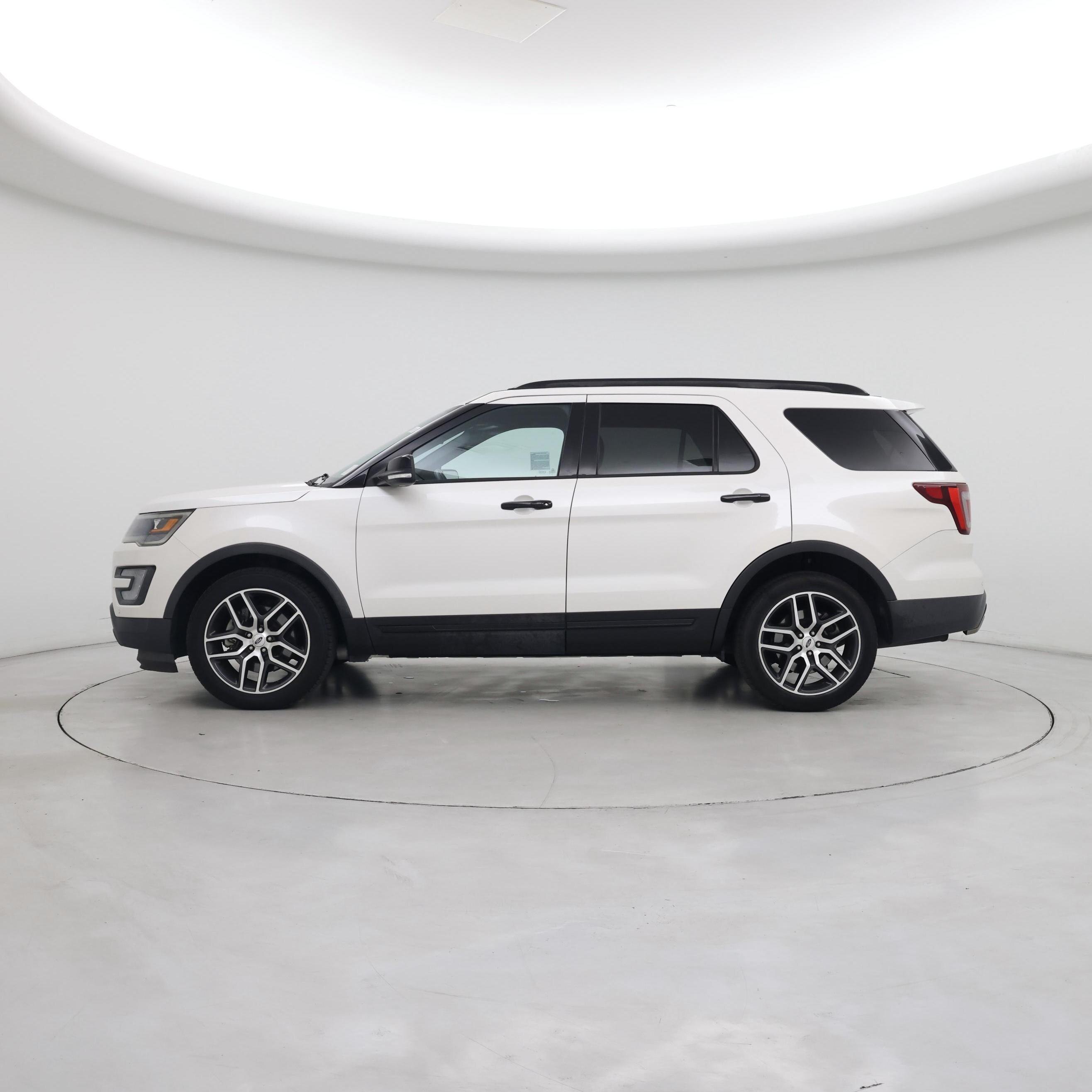 Thumbnail: 2017 Ford Explorer - 3