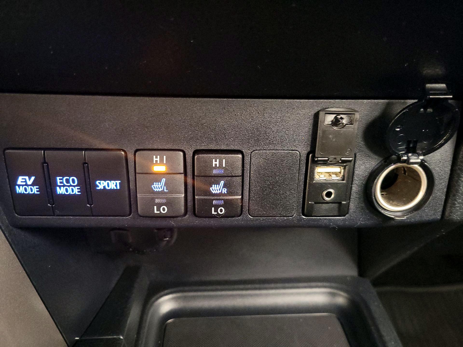 Thumbnail: 2018 Toyota RAV4 - 19