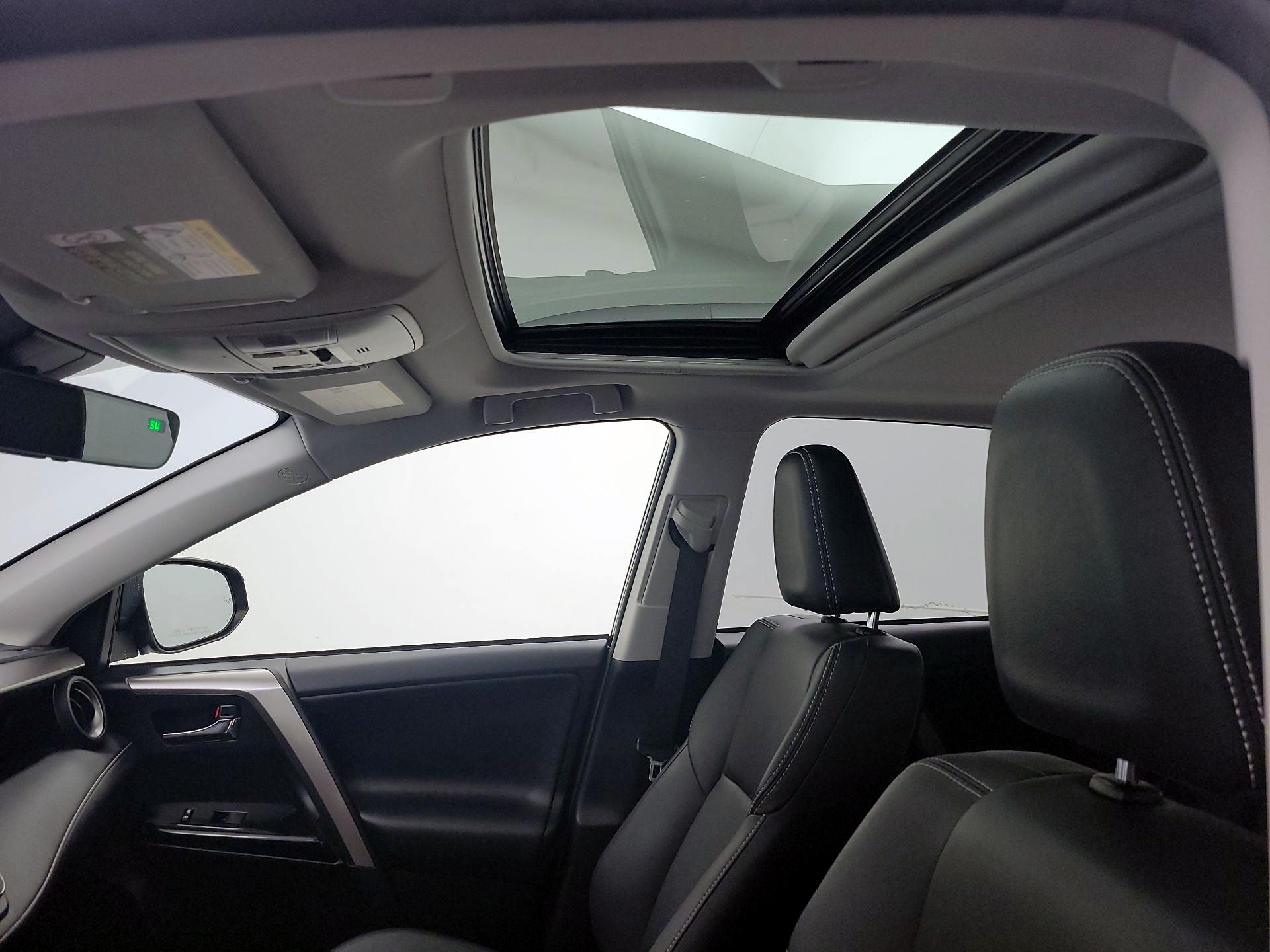 Thumbnail: 2018 Toyota RAV4 - 20