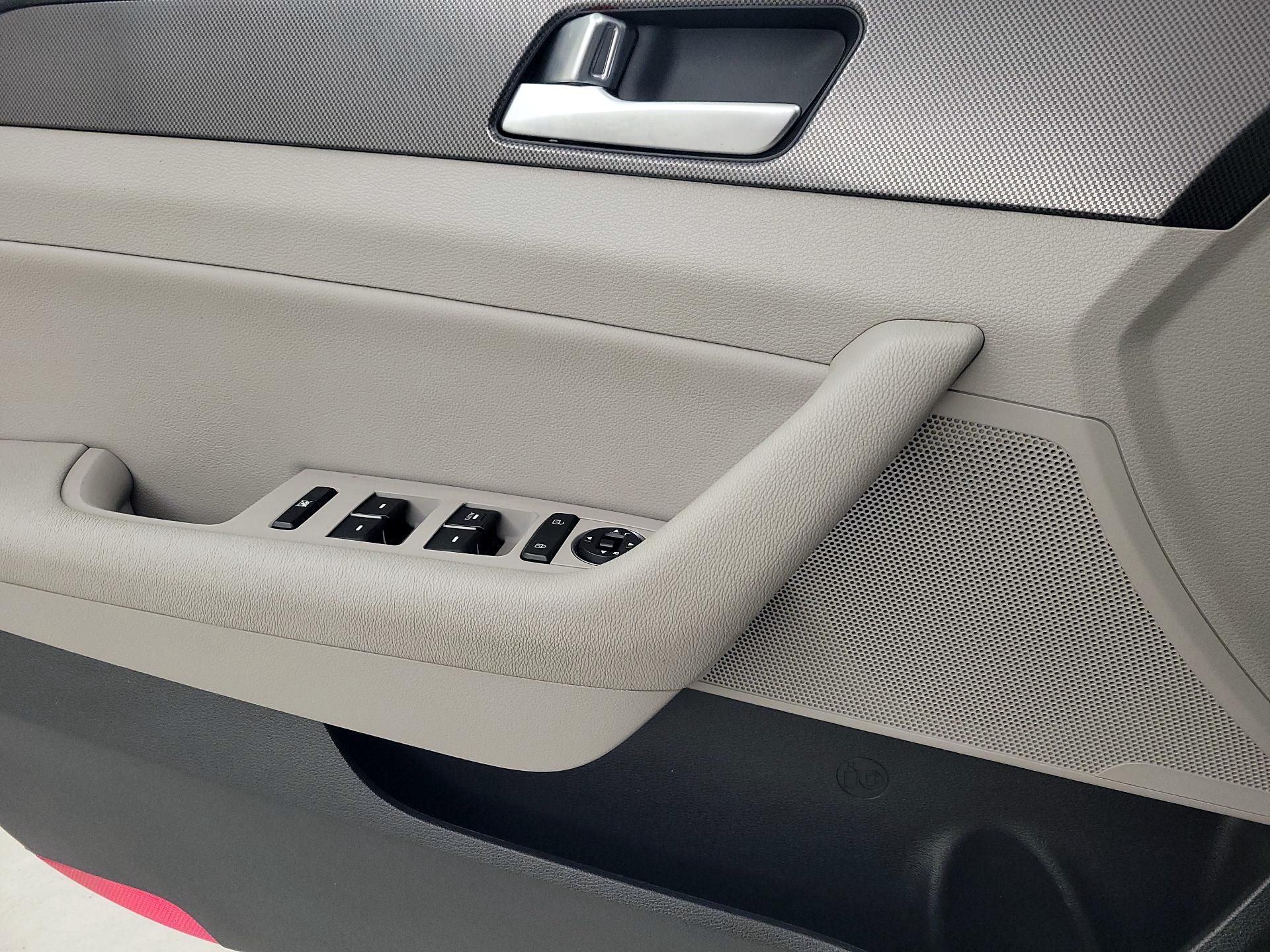 Thumbnail: 2015 Hyundai Sonata - 12