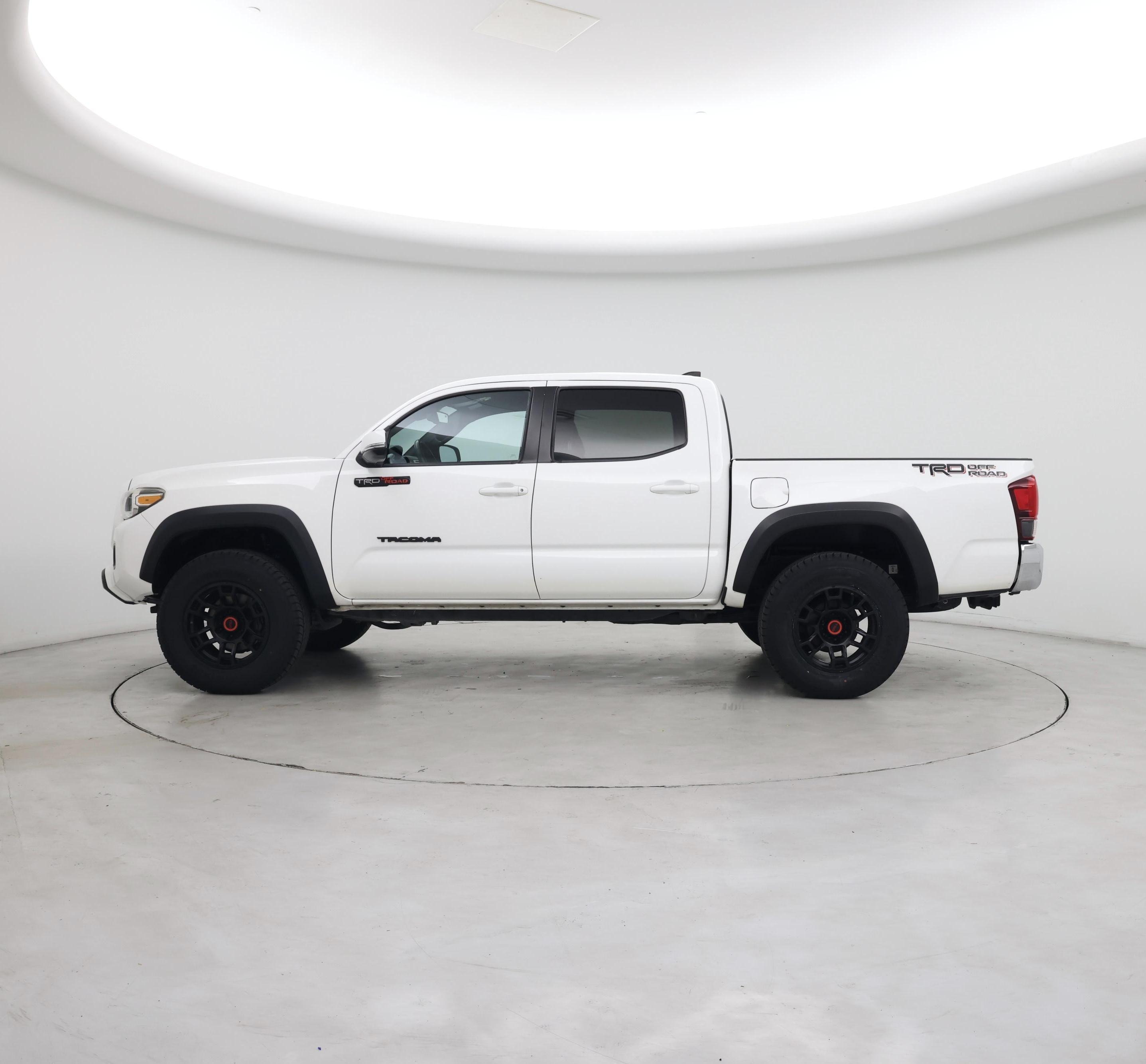Thumbnail: 2018 Toyota Tacoma - 3