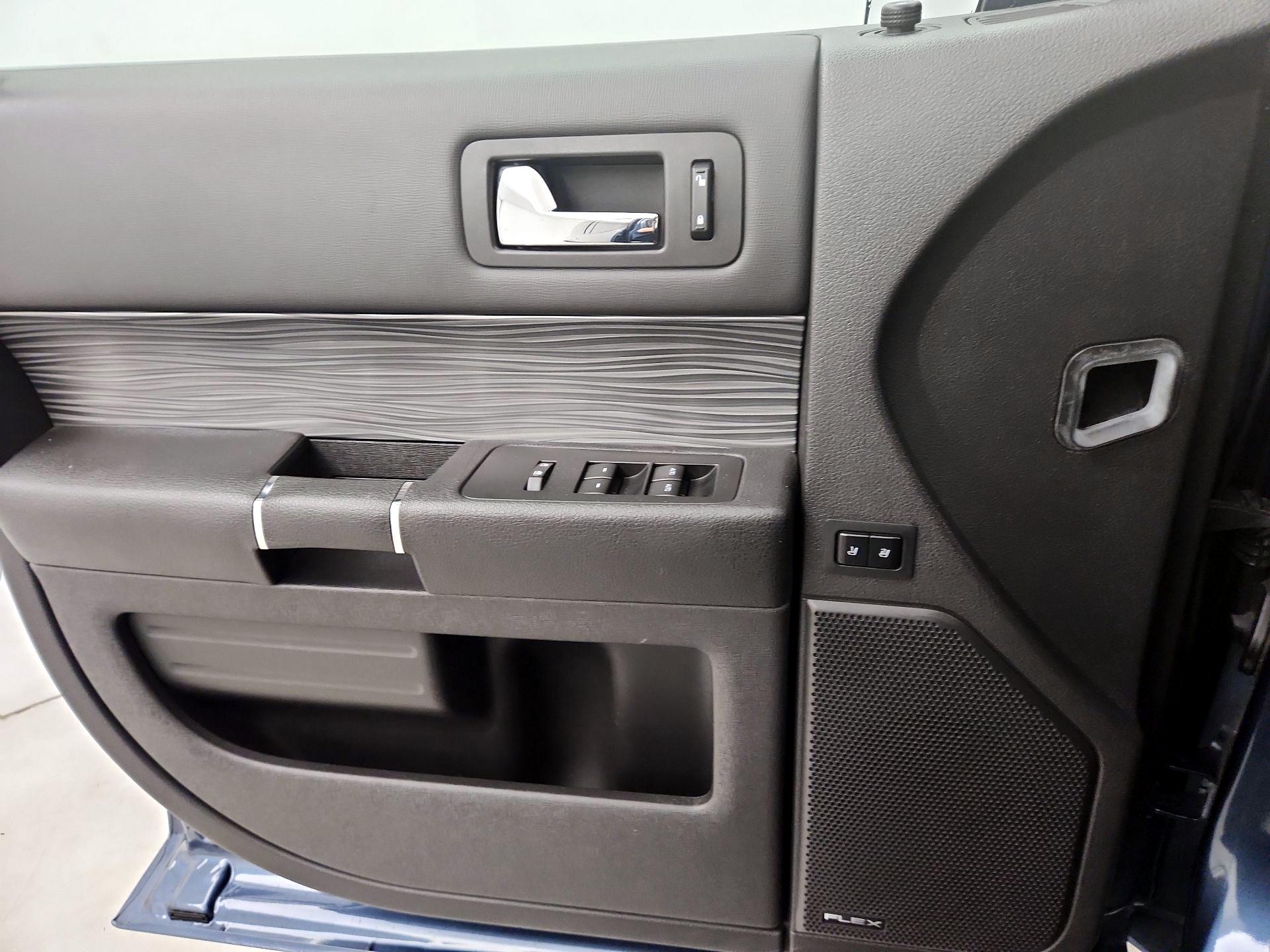 Thumbnail: 2019 Ford Flex - 12