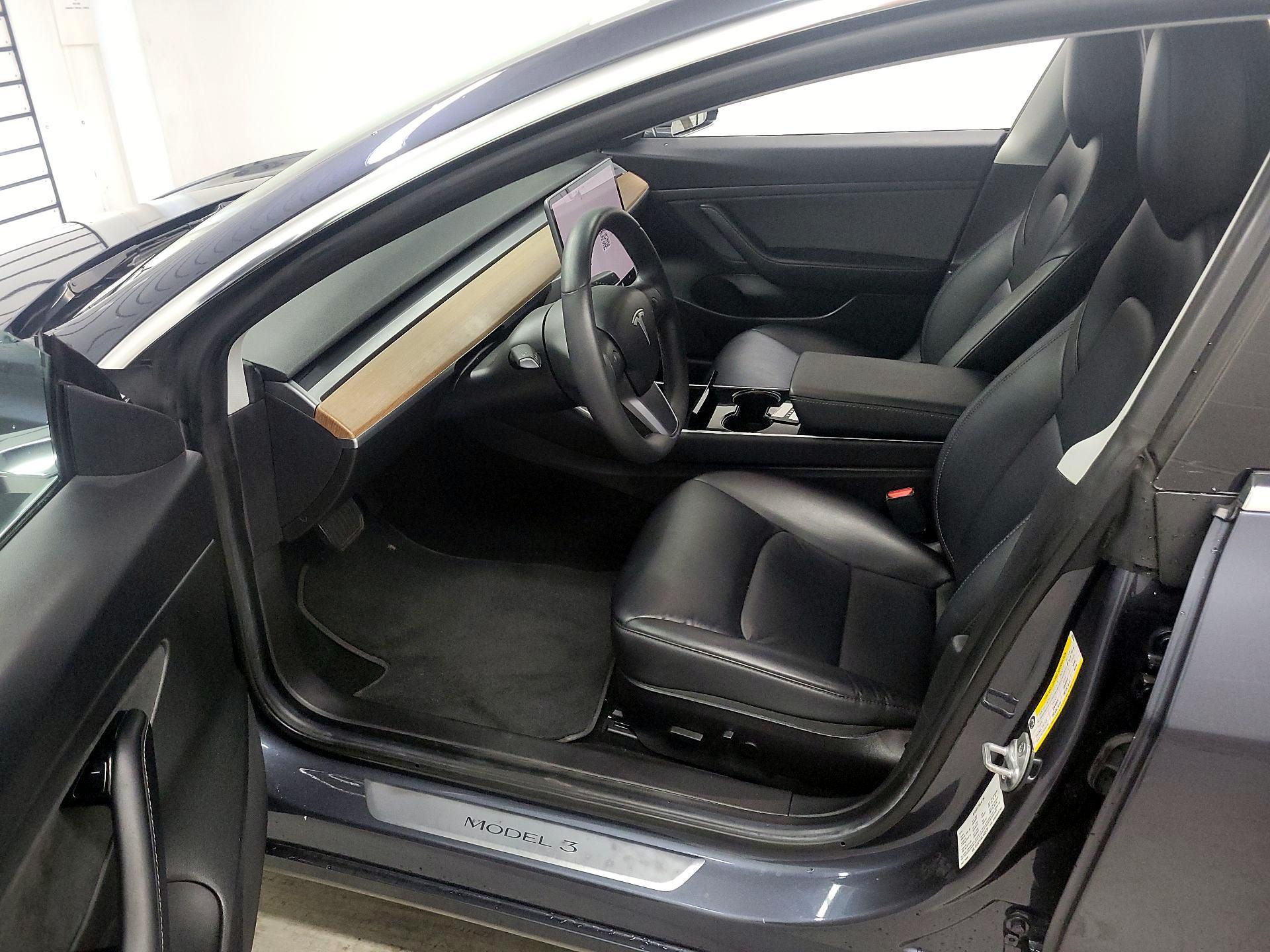 Thumbnail: 2020 Tesla Model 3 - 11