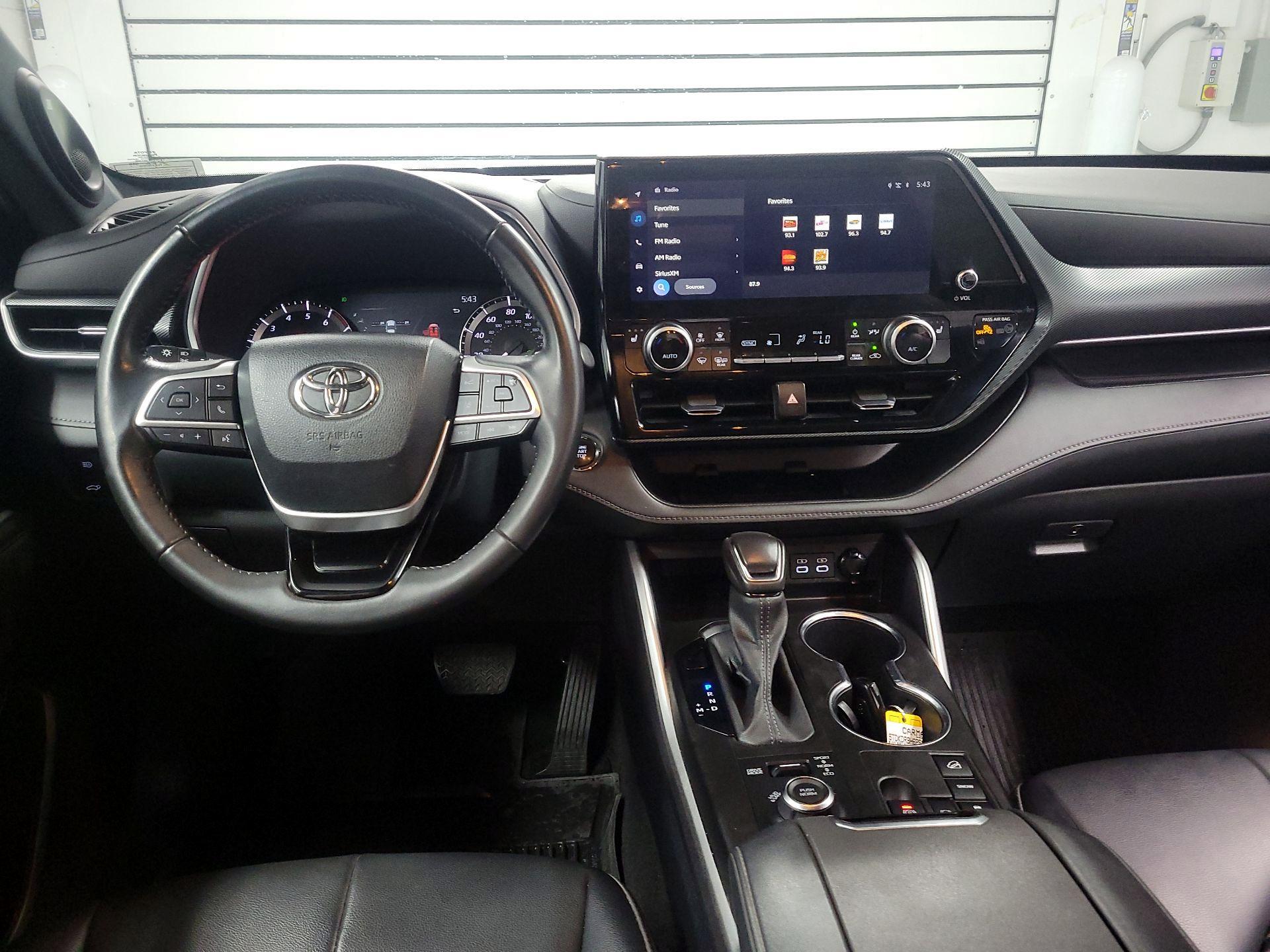 Thumbnail: 2023 Toyota Highlander - 9