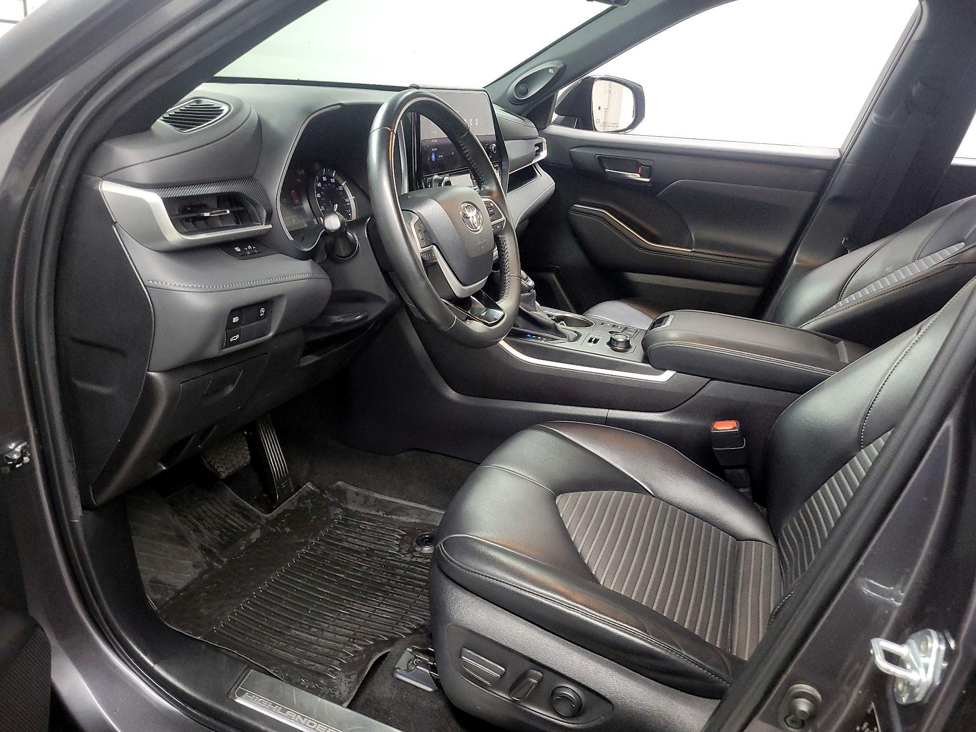 Thumbnail: 2023 Toyota Highlander - 11