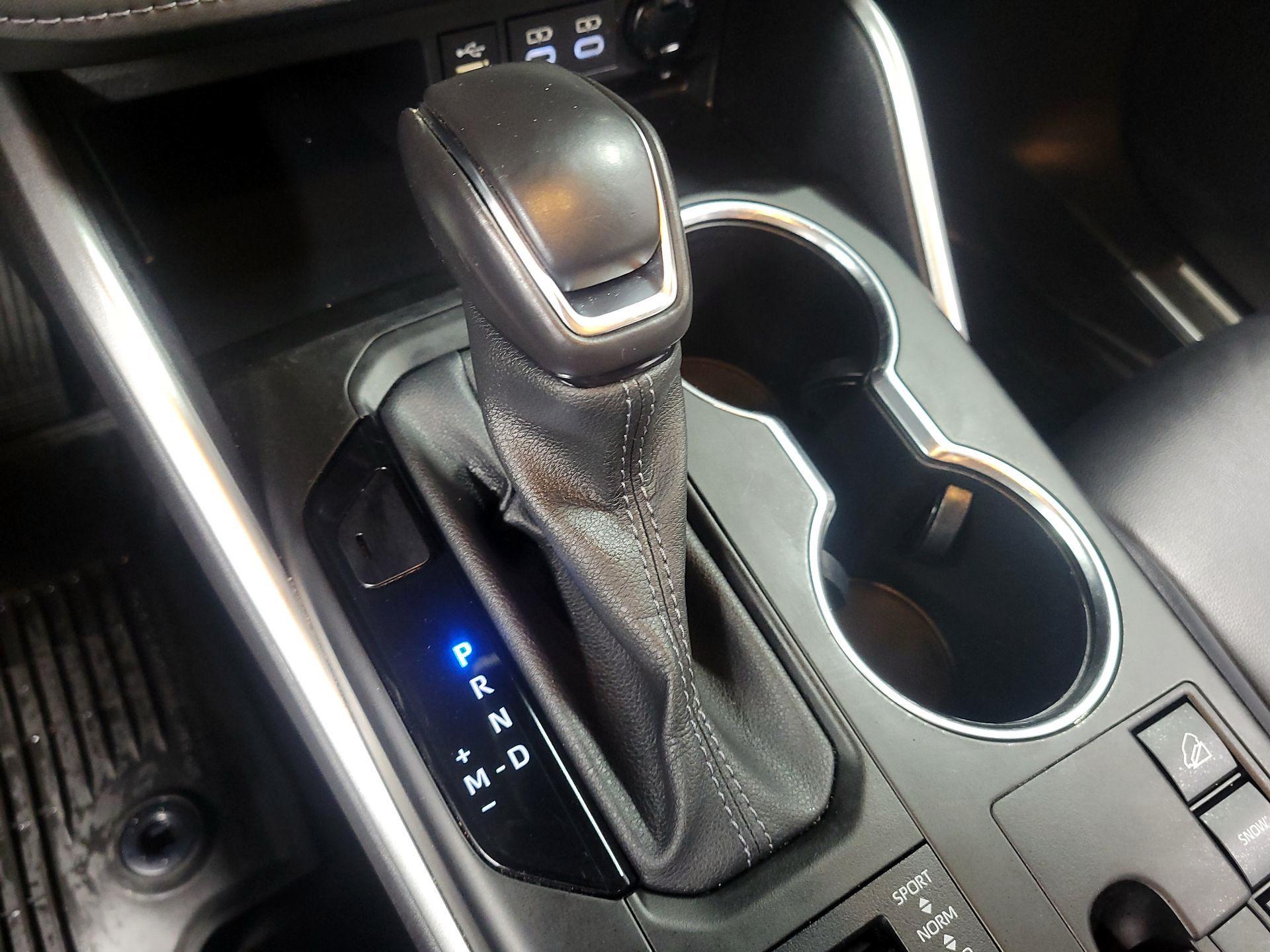 Thumbnail: 2023 Toyota Highlander - 16